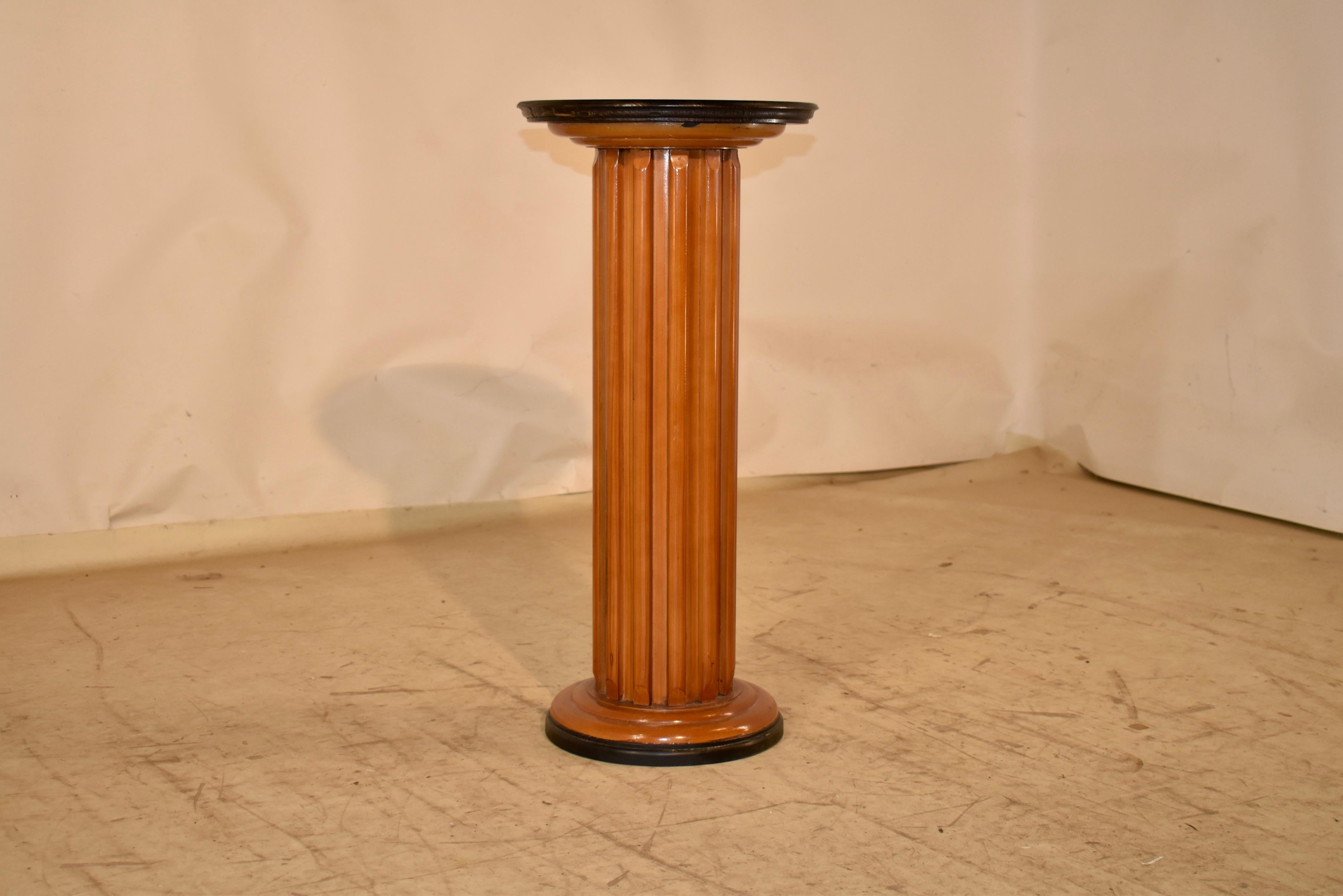 Pedestal de mediados de siglo , Circa 1960's Pintado a mano en venta