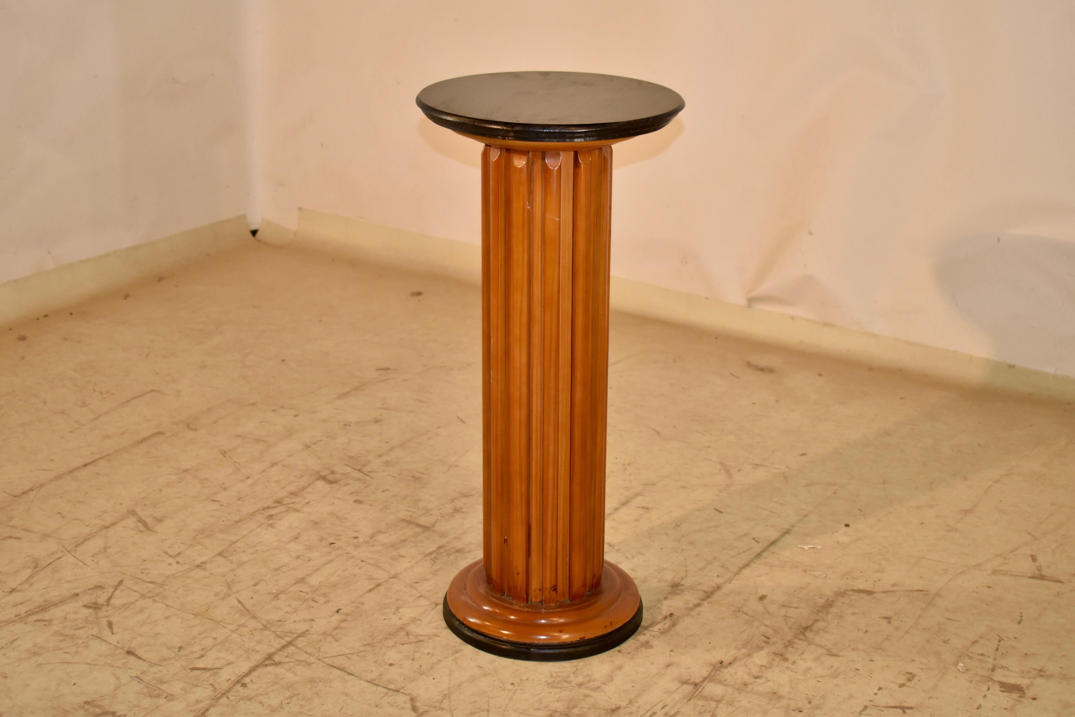Pedestal de mediados de siglo , Circa 1960's en Bueno estado para la venta en High Point, NC
