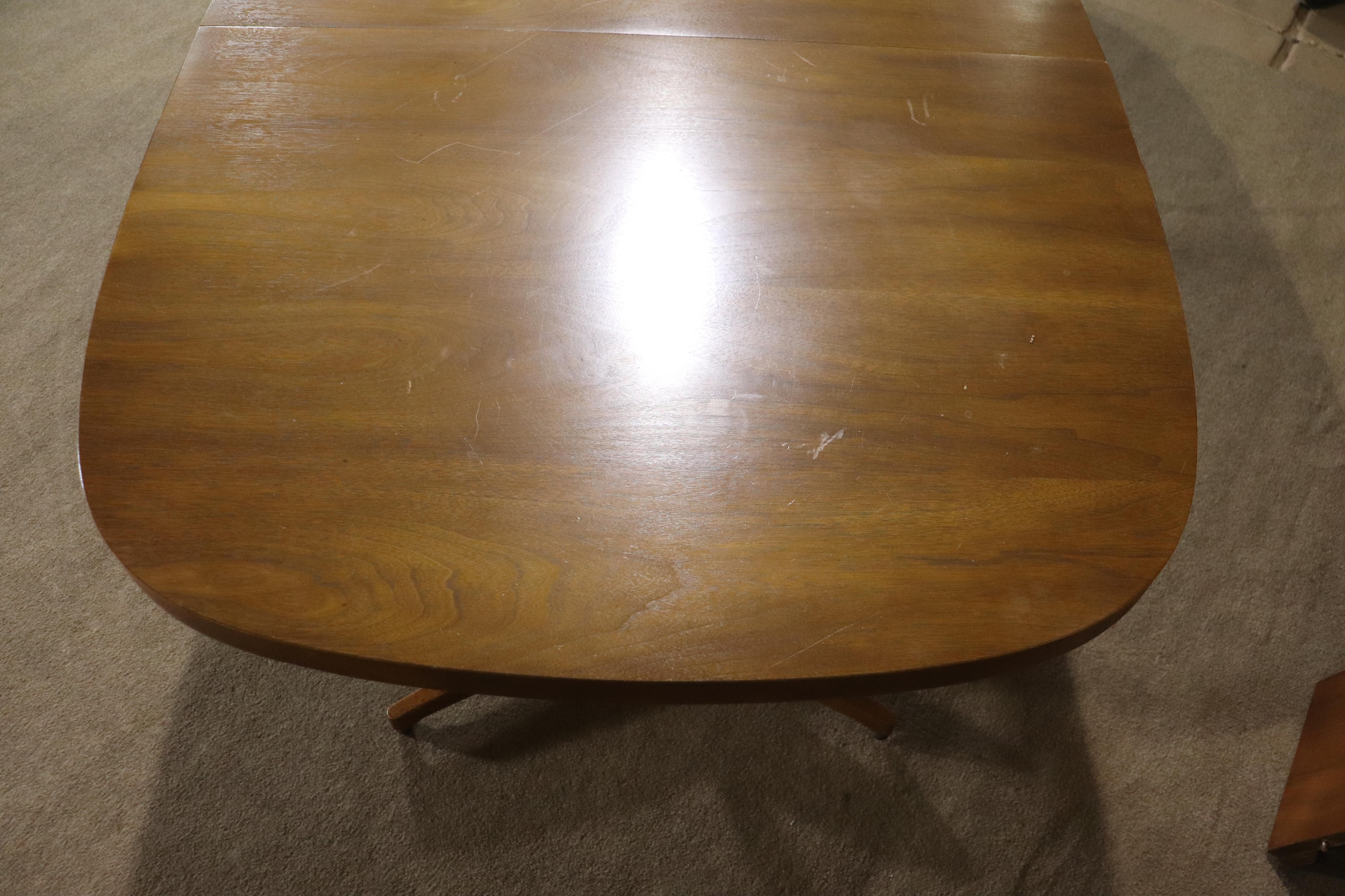 Mid-Century Modern Mid-Century Pedestal Dining Table For Sale