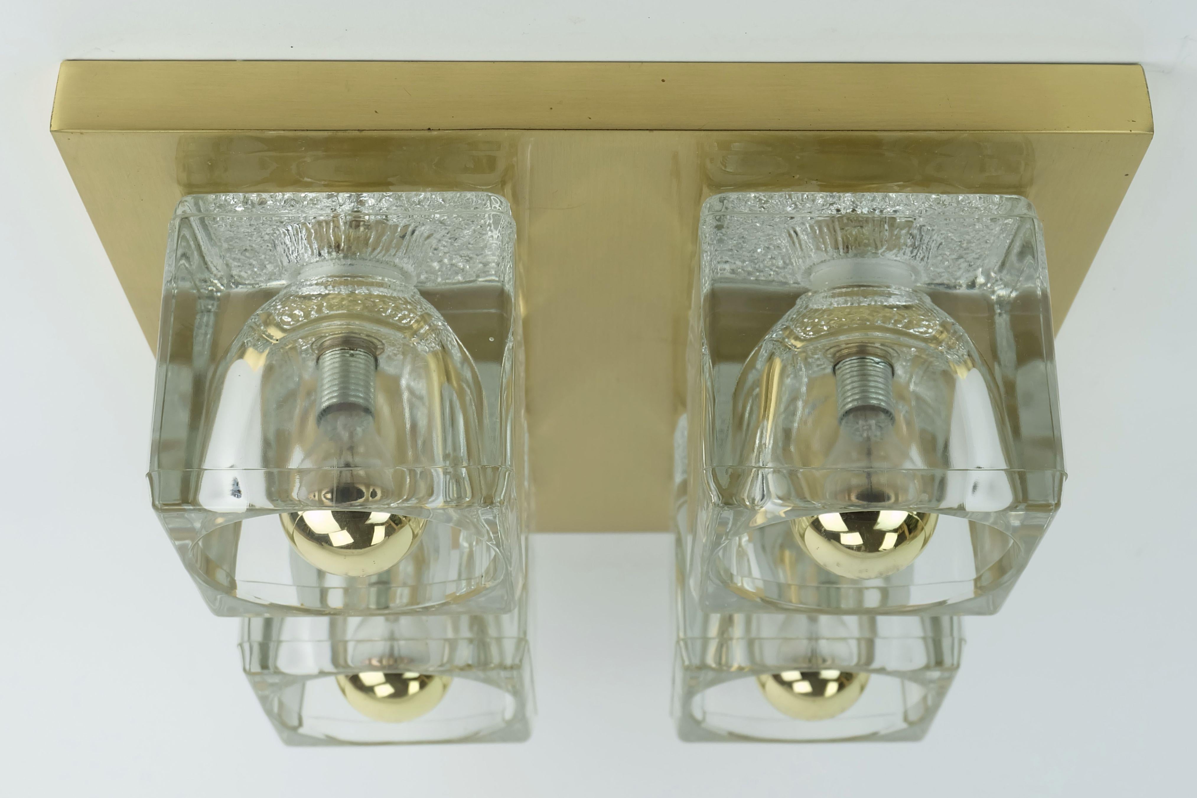 LUMIÈRE DE PLAFOND en laiton Peill & Putzler du milieu du siècle avec 4 cubes en verre 1960s/70s en vente 4