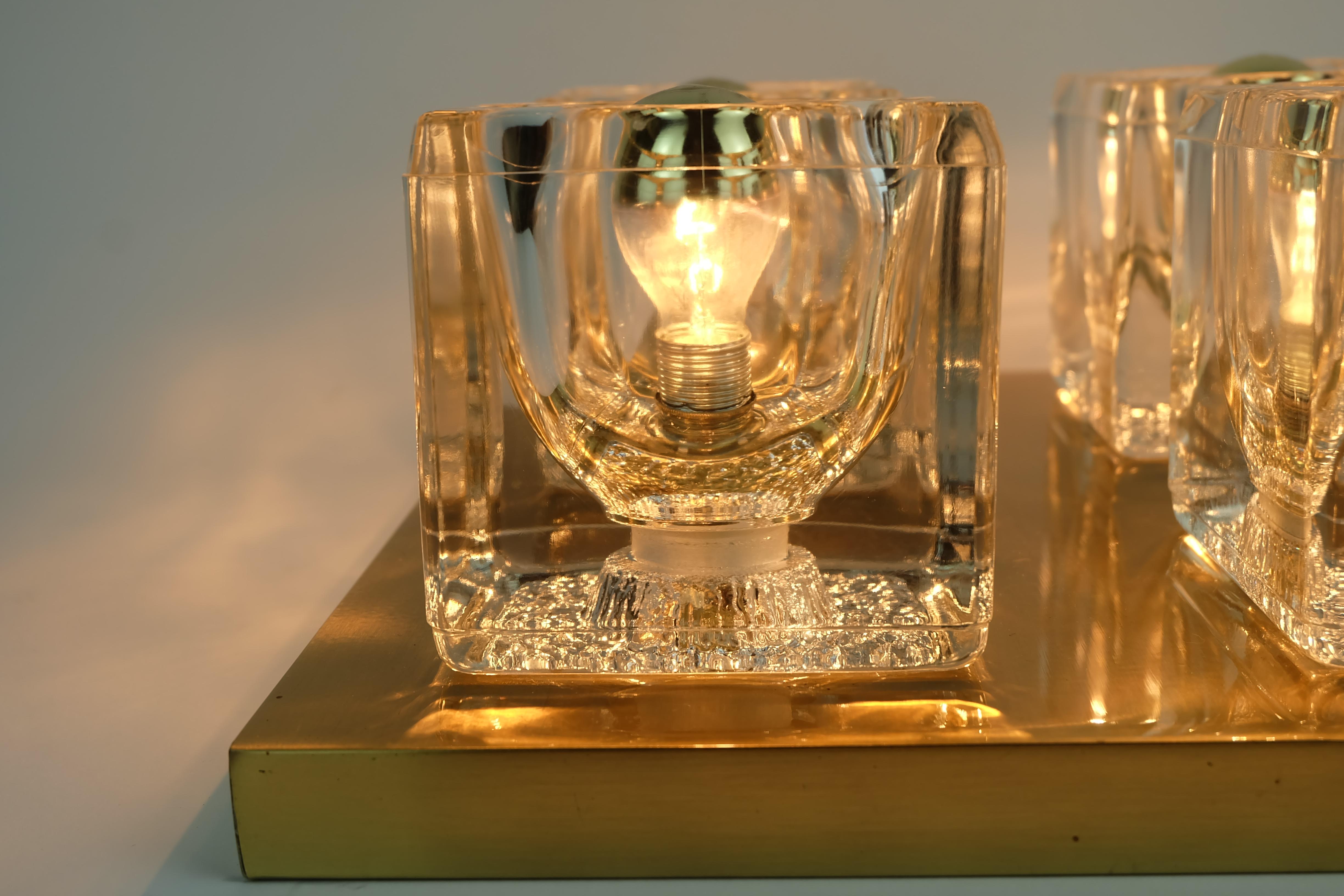 LUMIÈRE DE PLAFOND en laiton Peill & Putzler du milieu du siècle avec 4 cubes en verre 1960s/70s en vente 7