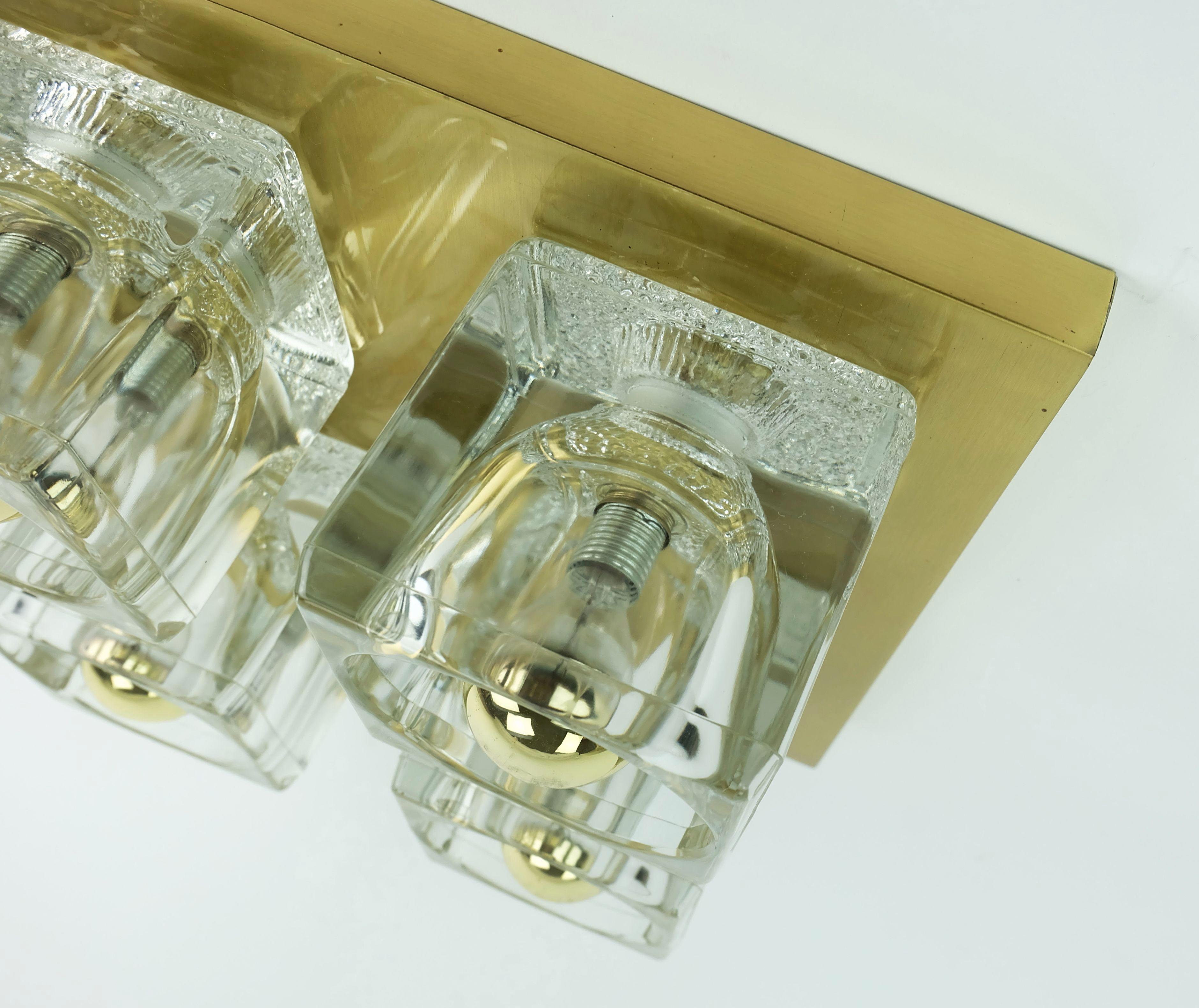 LUMIÈRE DE PLAFOND en laiton Peill & Putzler du milieu du siècle avec 4 cubes en verre 1960s/70s en vente 2
