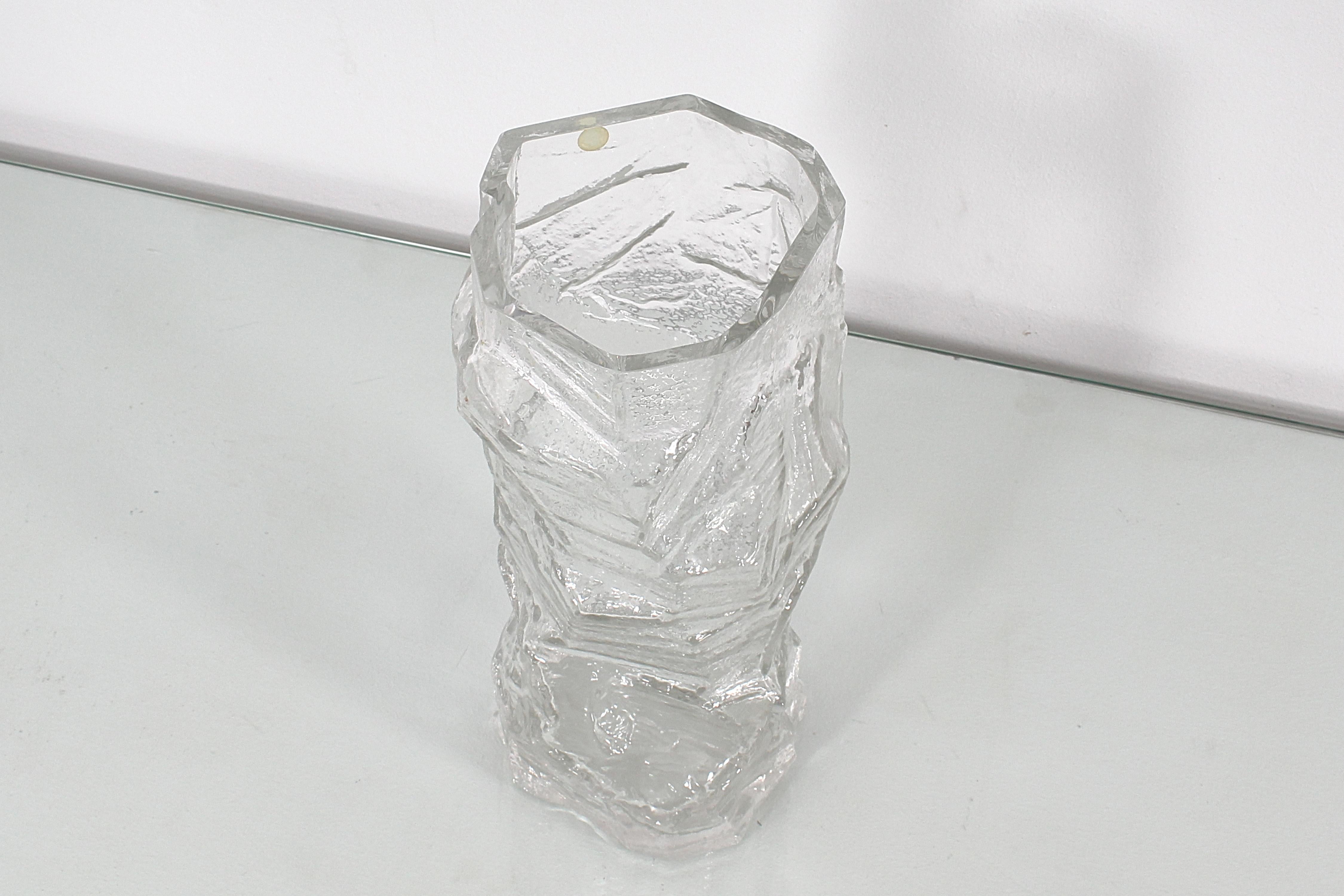Midcentury Peill & Putzler Thick Glacier Glass Vase, Germany, 1970s In Good Condition For Sale In Palermo, IT