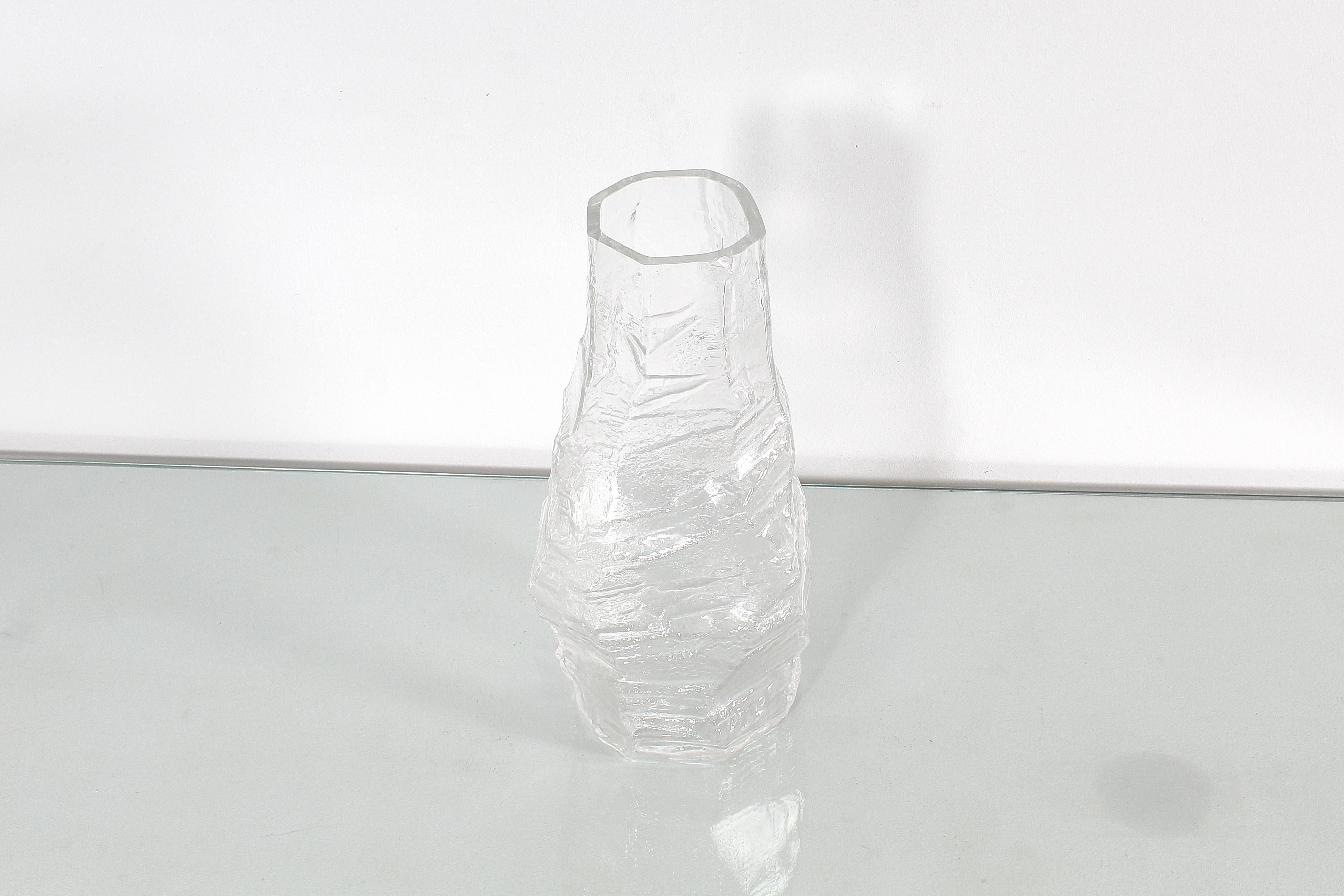 Midcentury Peill & Putzler Thick Glacier Glass Vase, Germany, 1970s In Good Condition For Sale In Palermo, IT