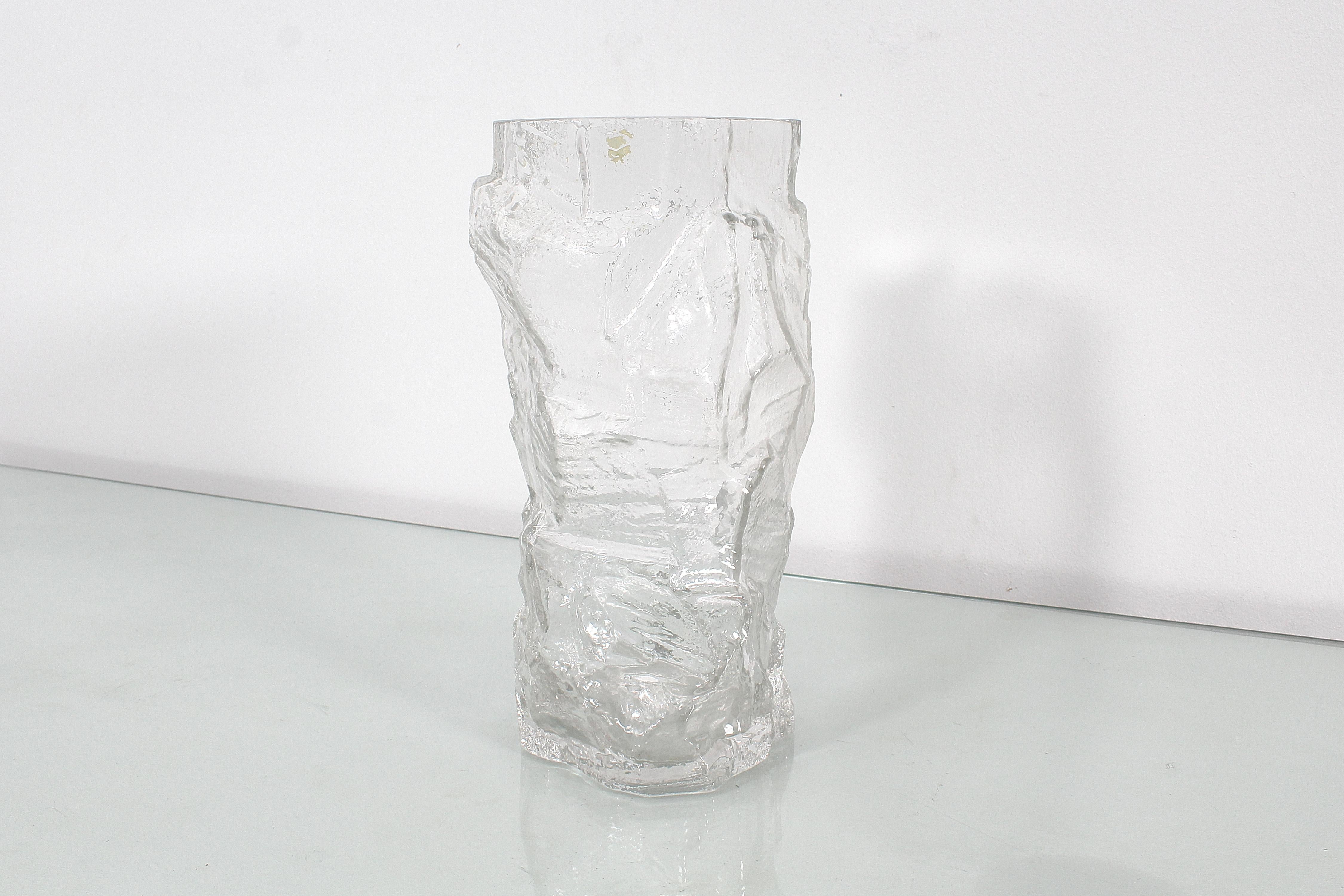 Midcentury Peill & Putzler Thick Glacier Glass Vase, Germany, 1970s In Good Condition For Sale In Palermo, IT