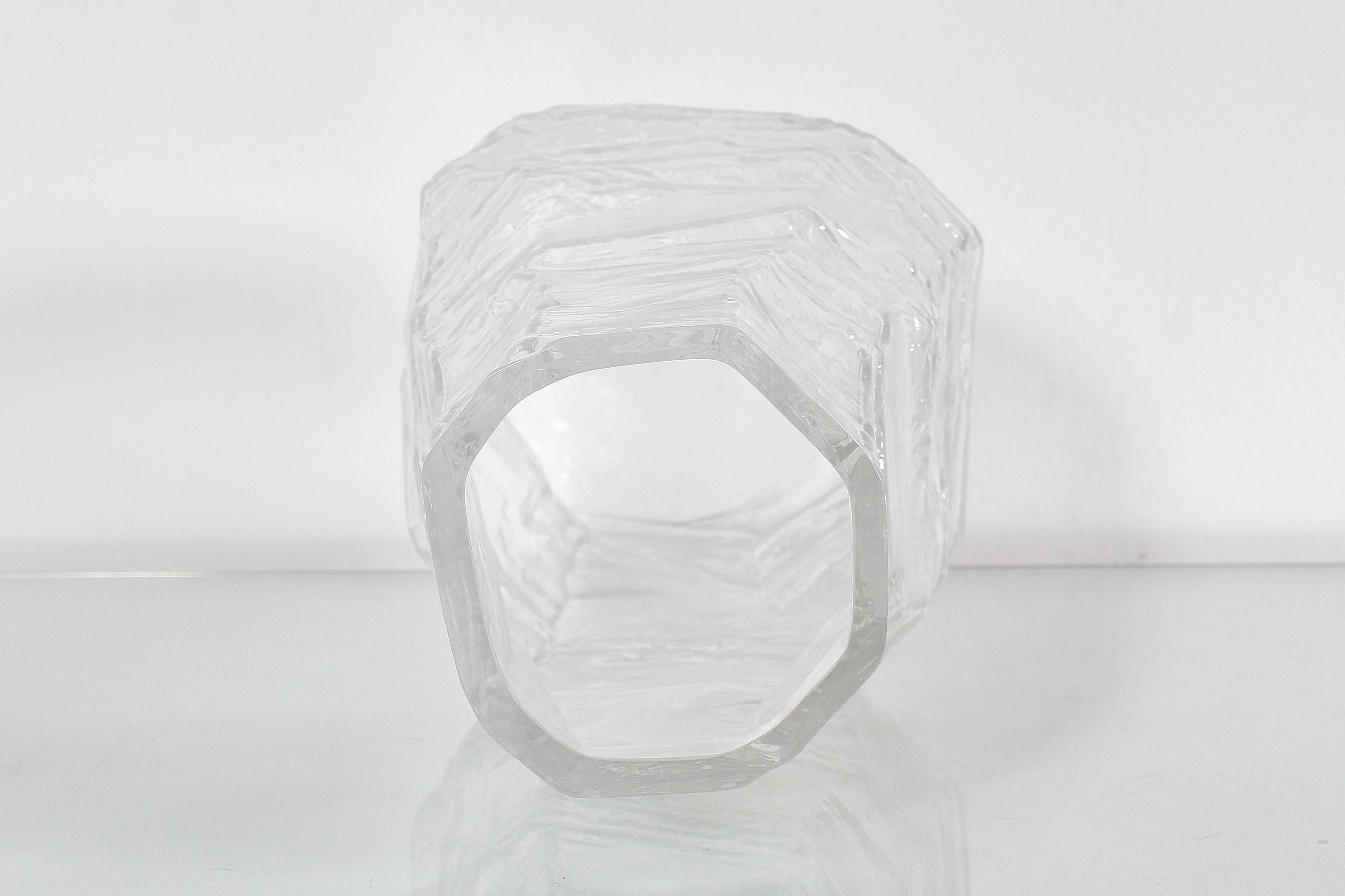 Peill & Putzler épais du milieu du siècle  Vase en verre glacier, Allemagne, années 1970 en vente 2