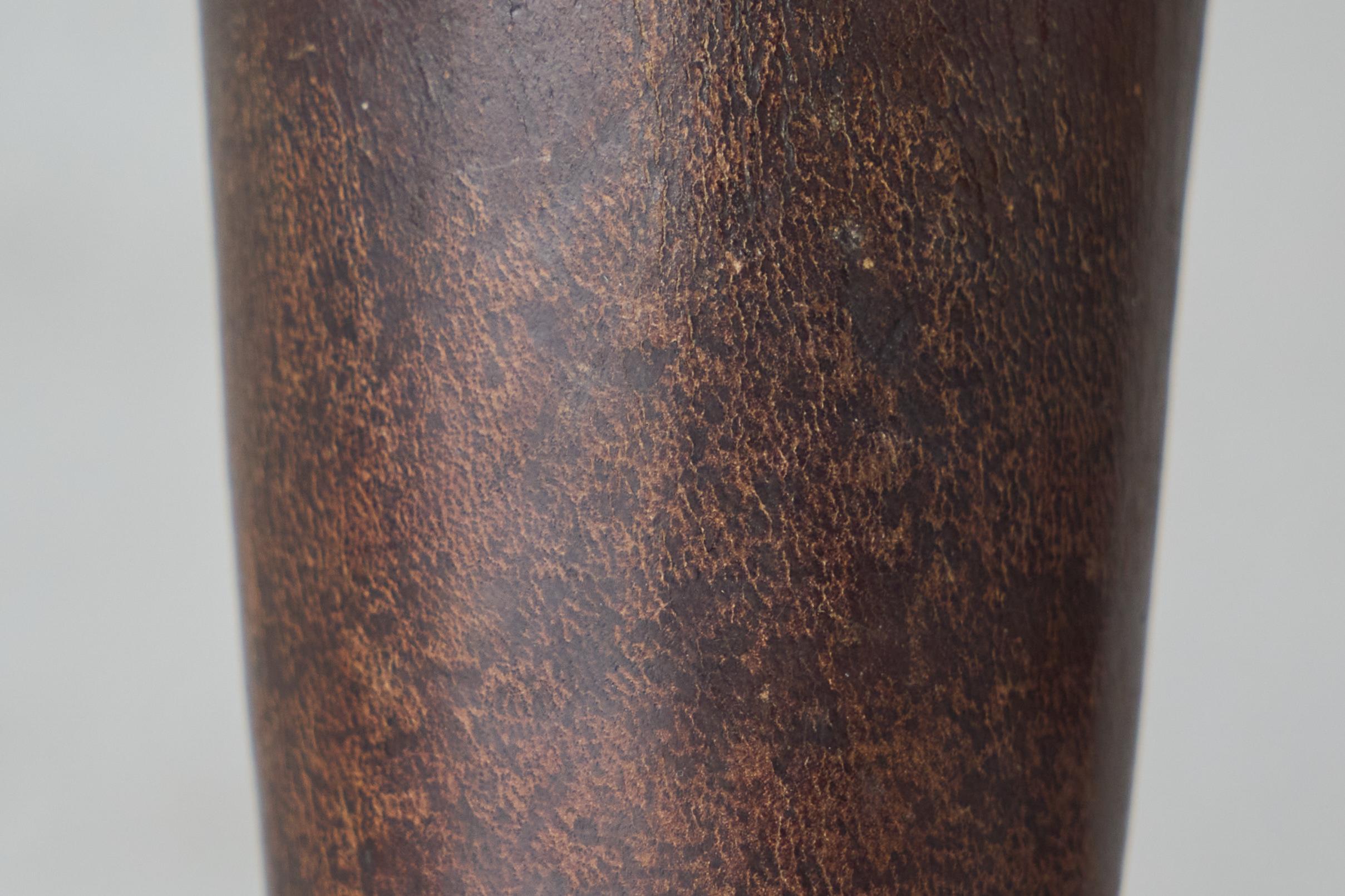 Mid Century Pen Holder in Patinated Leather 1960s im Zustand „Gut“ im Angebot in Meer, VAN