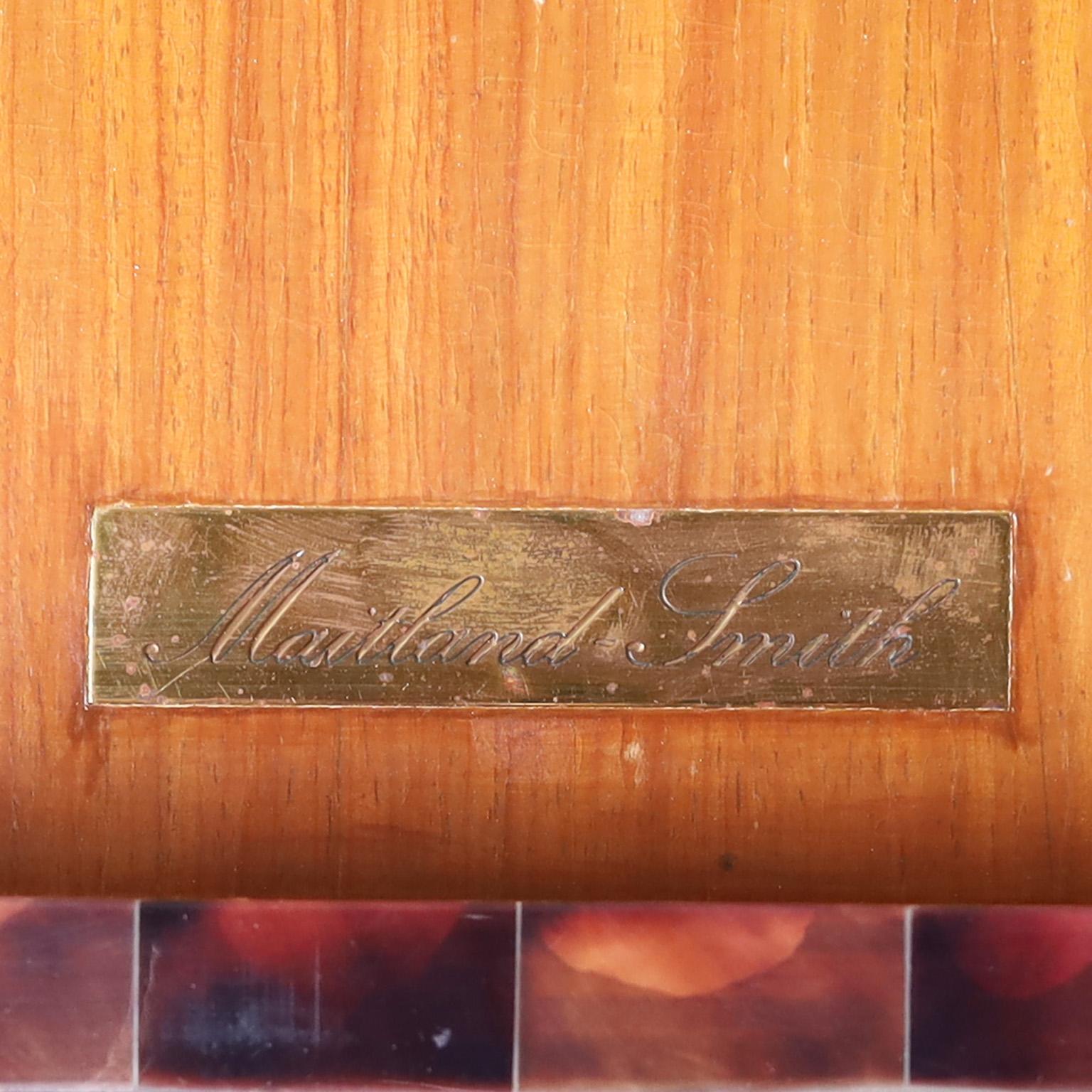 Coquillage Bureau ou table à écrire en forme de coquille de stylo du milieu du siècle dernier par Maitland-Smith en vente