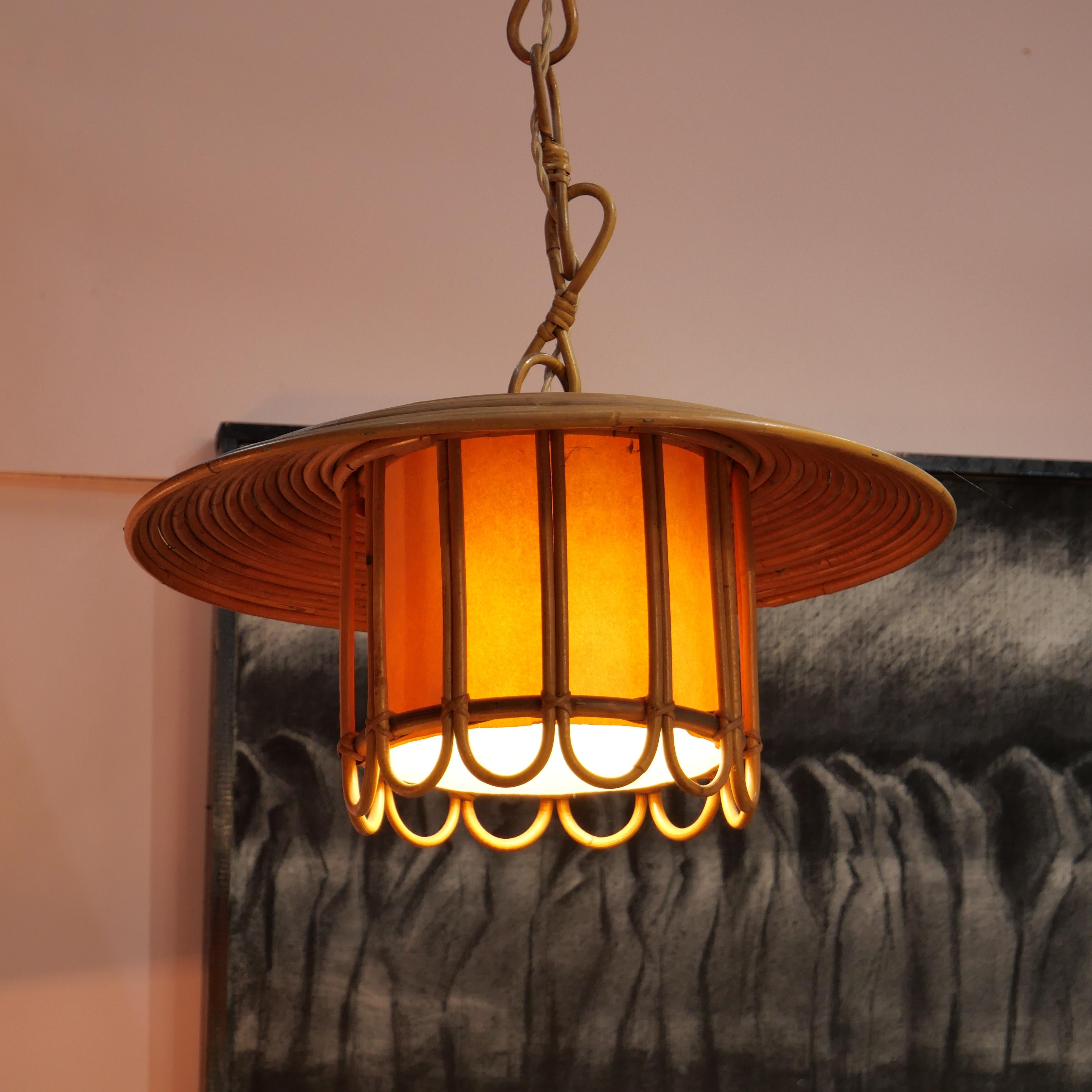 Mid-Century Pencil Reed Rattan Bamboo pendant light. Italy 1970's In Good Condition For Sale In LYON, FR