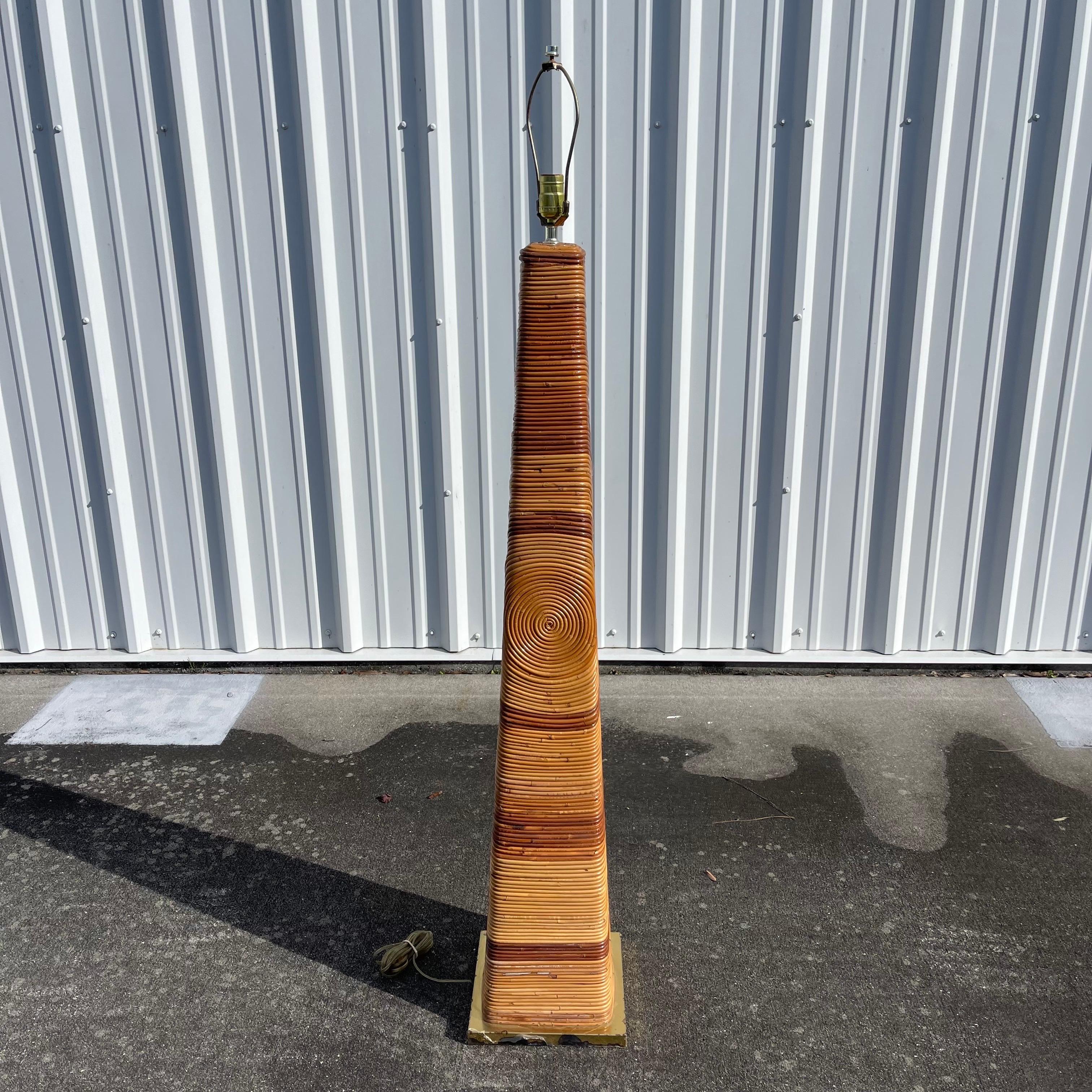 Mid-Century Pencil Reed Rattan Obelisk Floor Lamp In Good Condition For Sale In Jensen Beach, FL