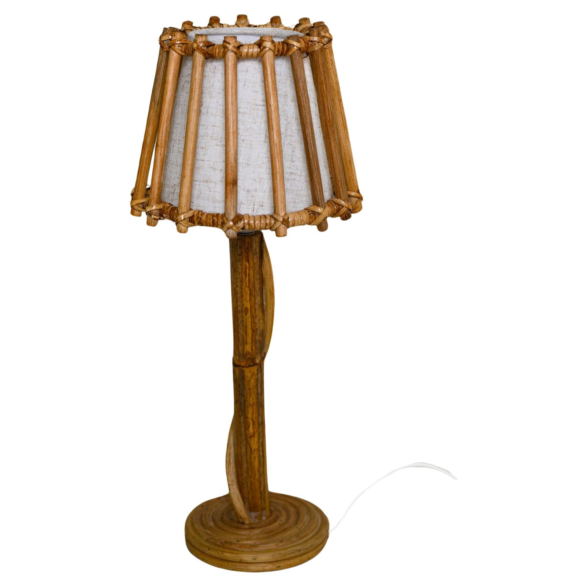 Mid-Century Bleistift Schilf Rattan-Tischlampe Louis Sognot  im Angebot