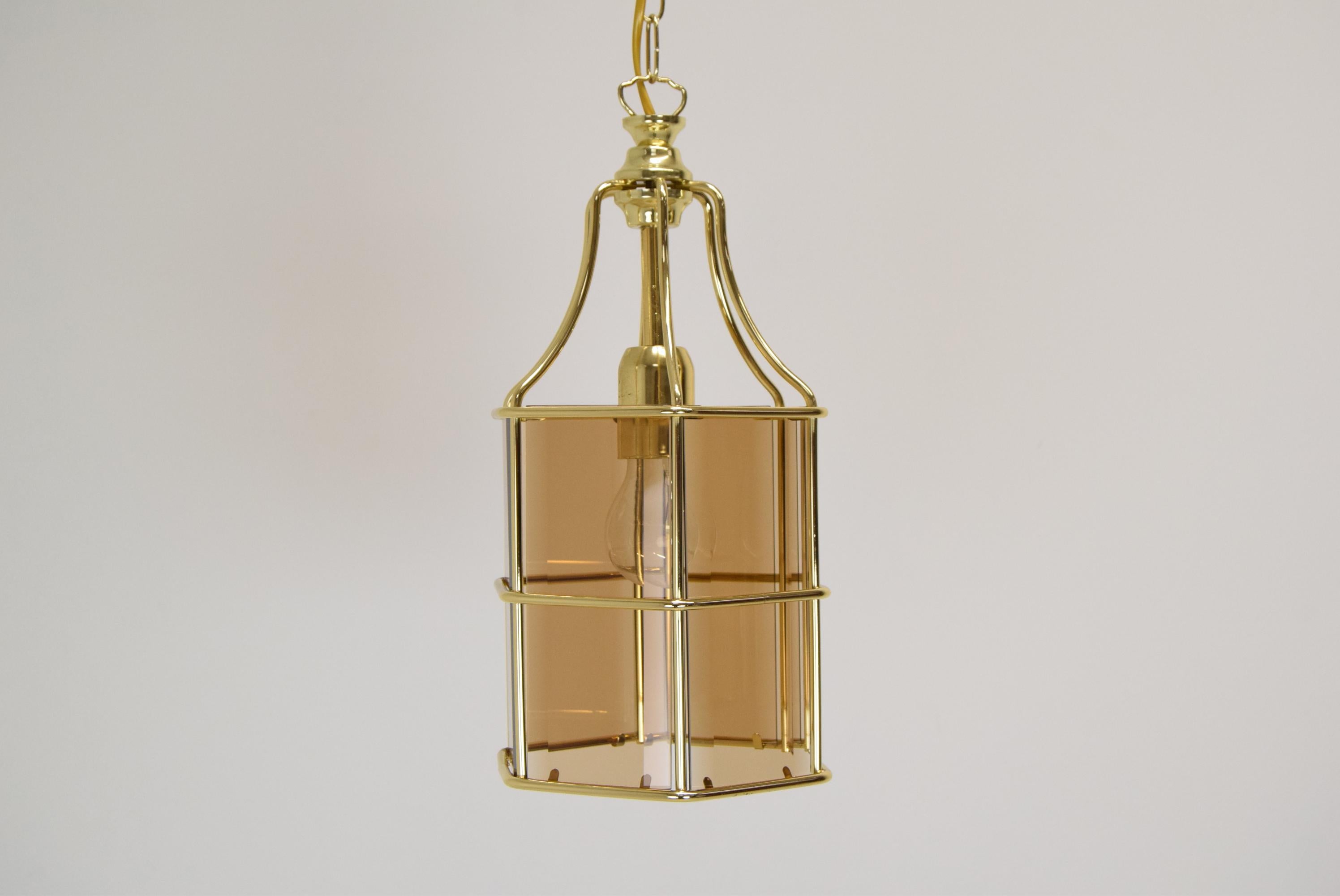 Made in Czechoslovakia
Made of smoked glass, Brass
1 x 60 W, E27 or E26bulb
US wiring compatible
Good original condition.