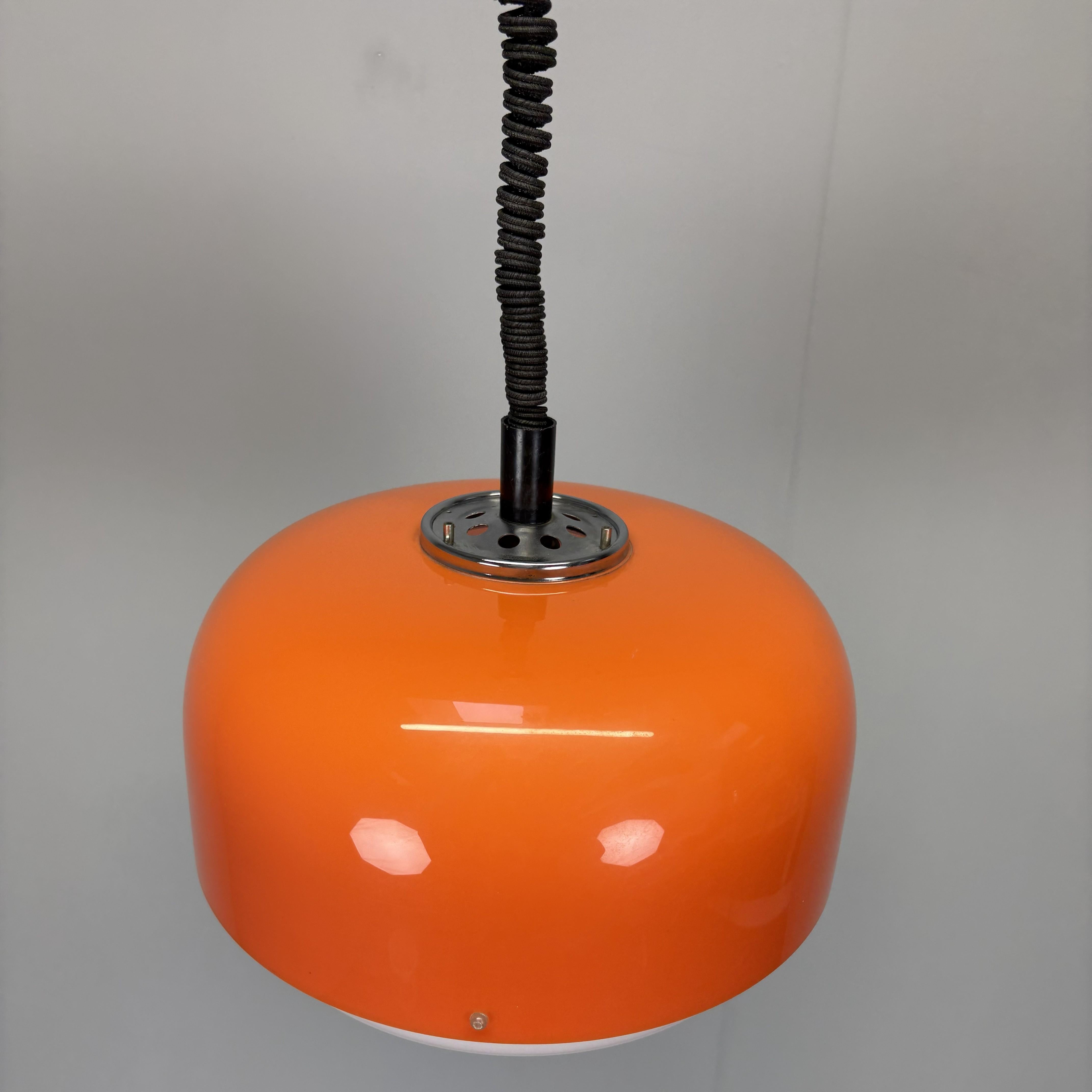 Pendente di metà secolo di Luigi Massoni per Guzzini, anni '70, Italia In condizioni buone in vendita a Praha, CZ