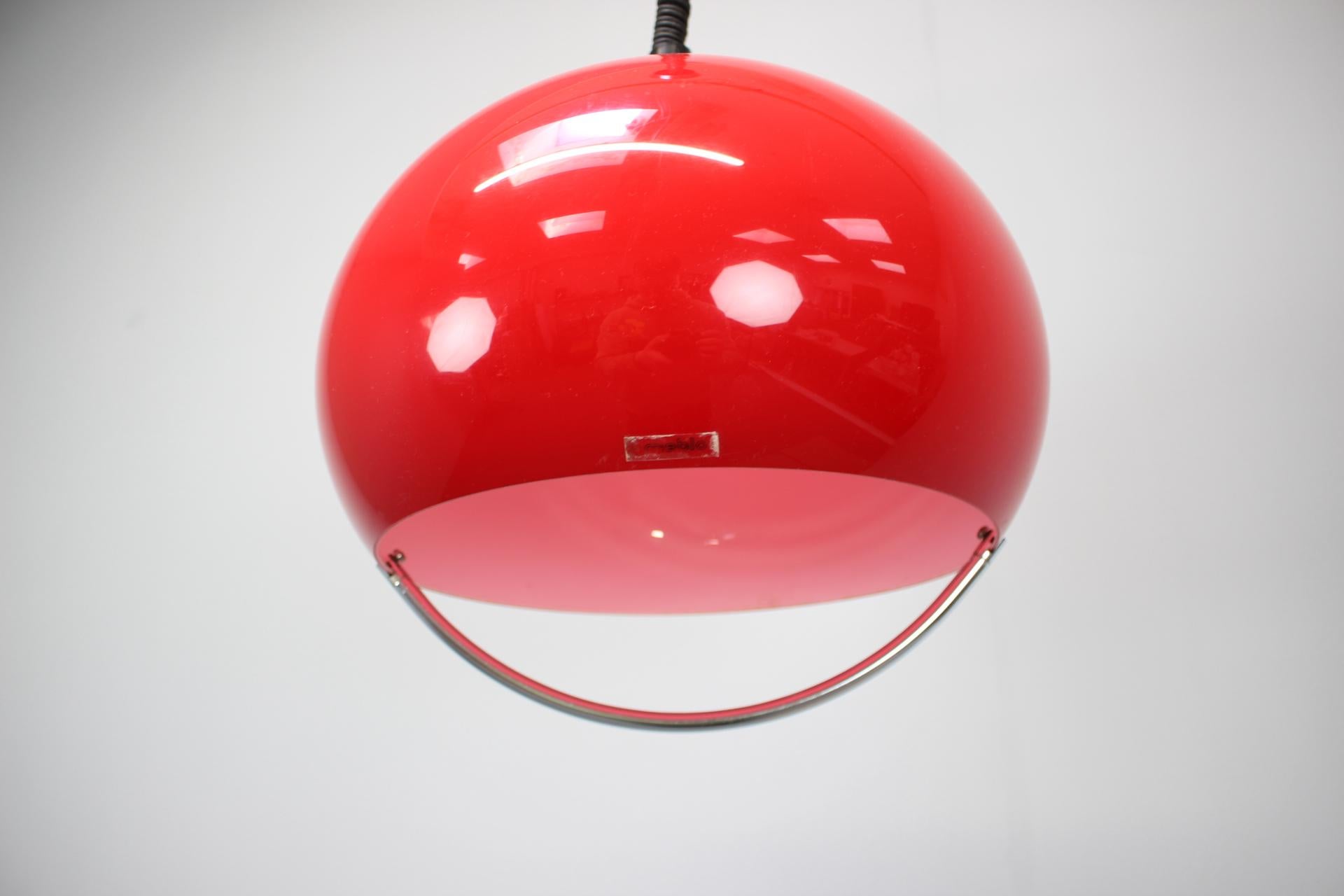 Mid-Century moderno Ciondolo di metà secolo di Meblo, Harvey Guzzini, anni '70, Italia in vendita