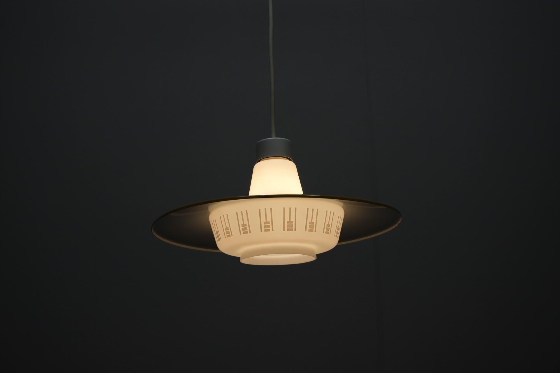 Ciondolo di metà secolo di Napako, 1960, Cecoslovacchia in vendita 5