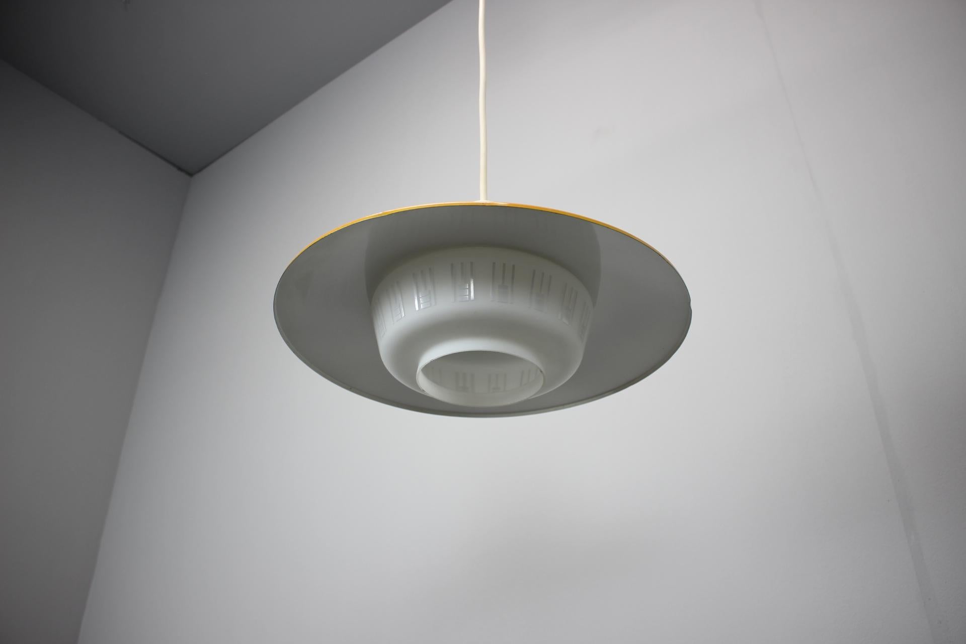 Metallo Ciondolo di metà secolo di Napako, 1960, Cecoslovacchia in vendita