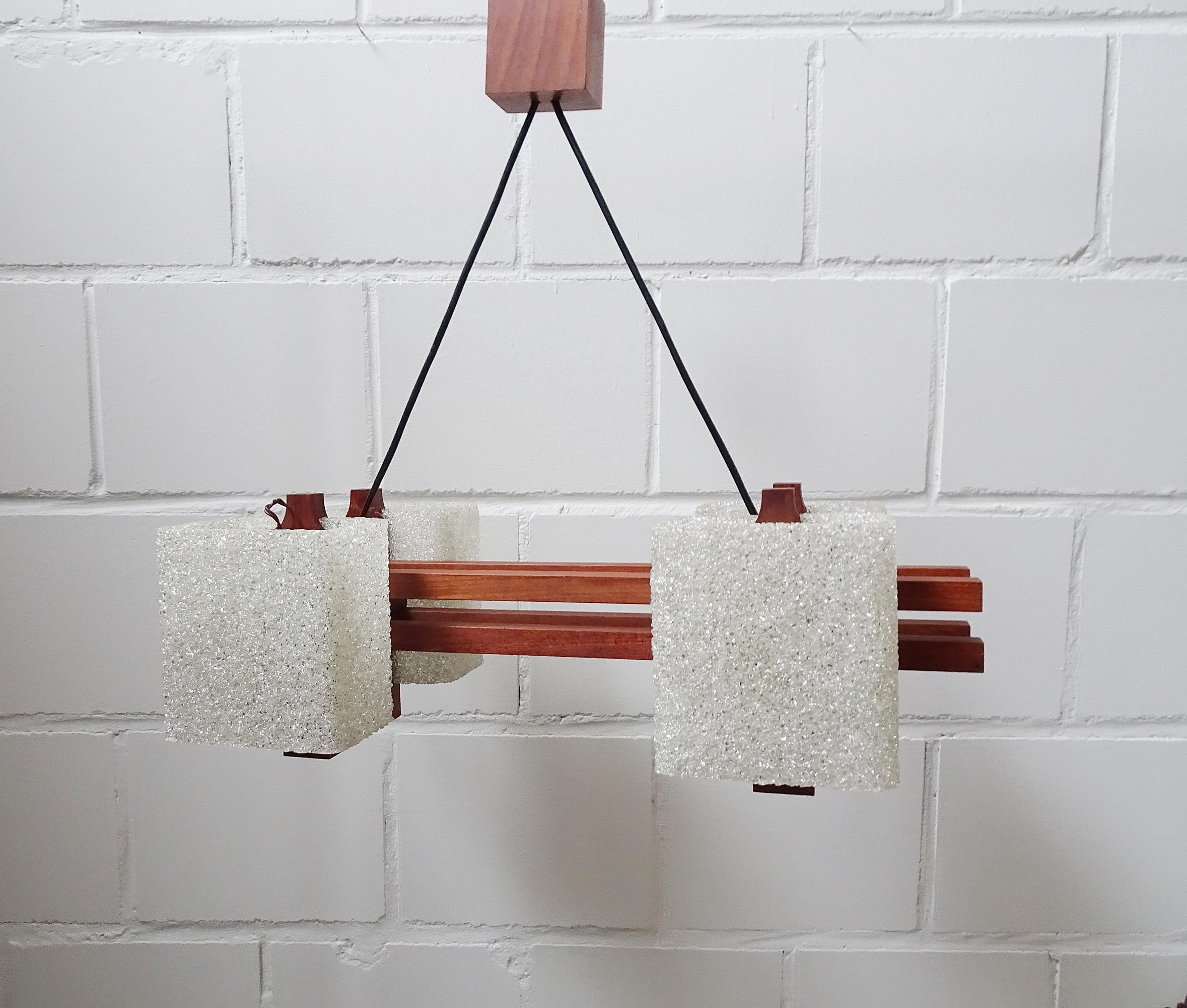 Danese Lampadario a sospensione di metà secolo in teak e resina, Danimarca, 1960 in vendita