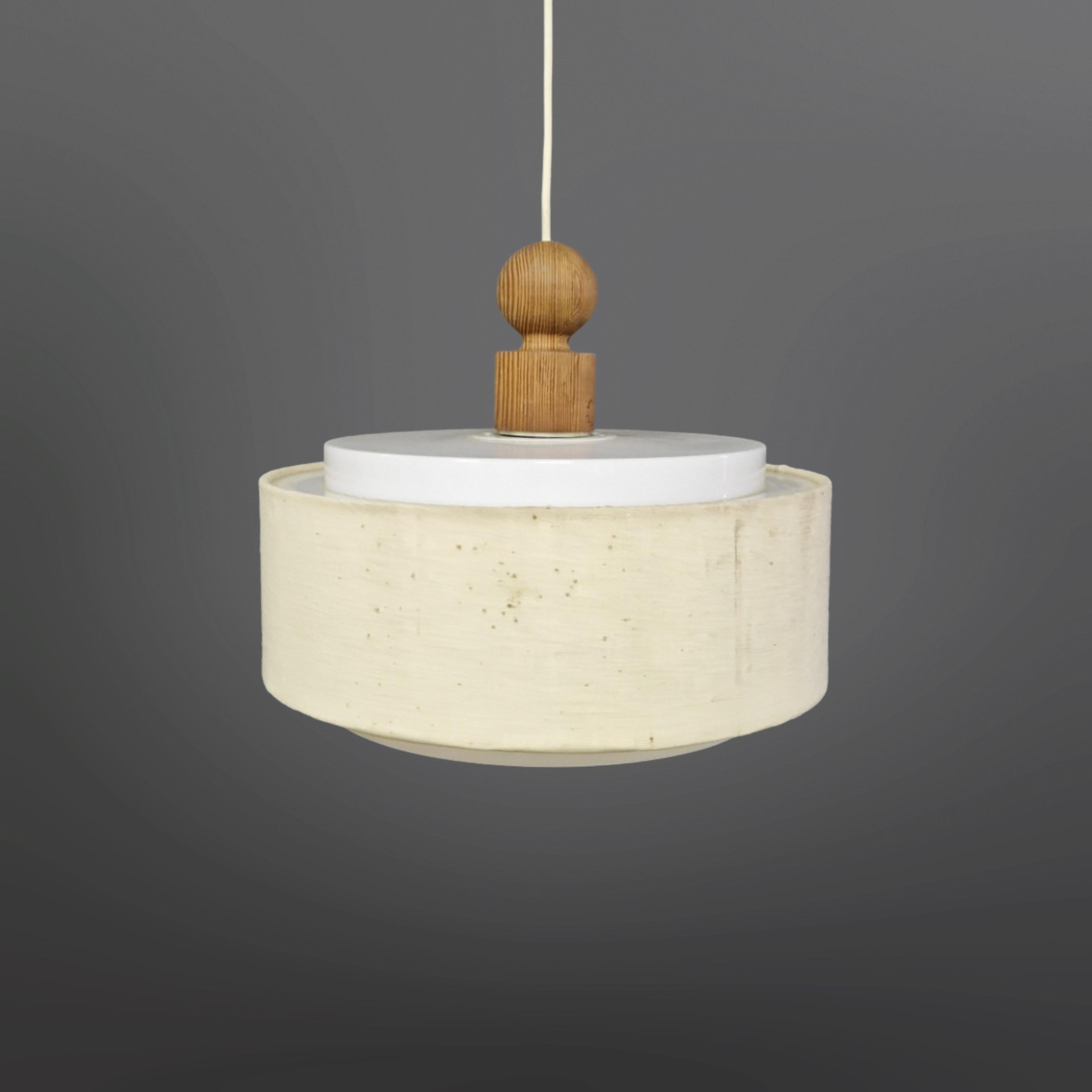Scandinave moderne Lampe suspendue du milieu du siècle dernier par Uno et Osten Kristansson pour Luxus, Suède, années 1960 en vente