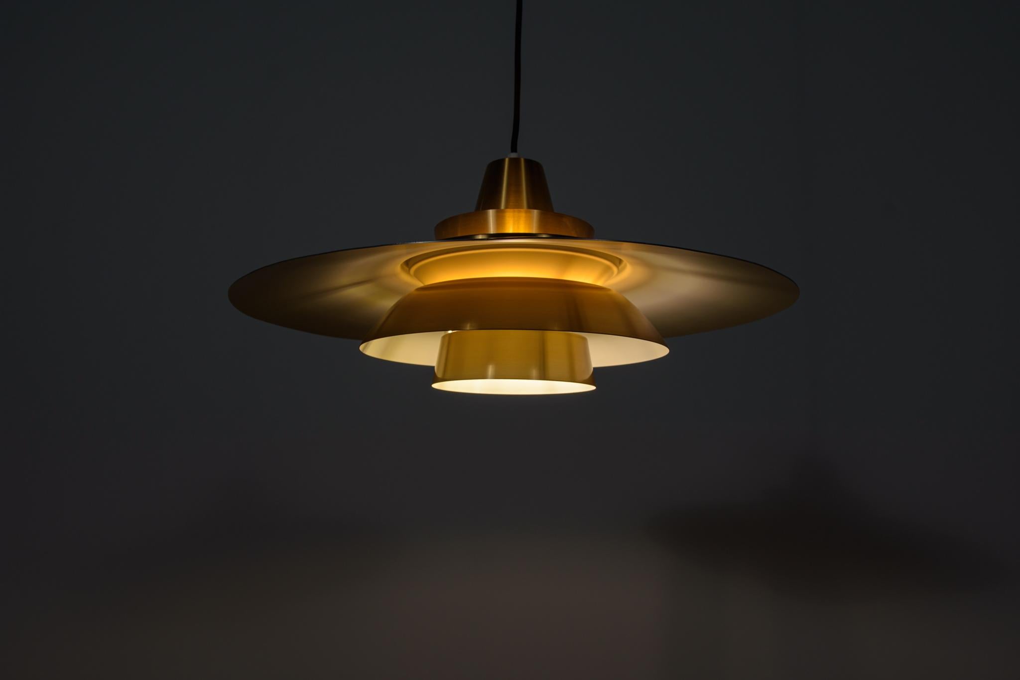 Mid-Century Pendant Lamp, Denmark, 1970s In Good Condition For Sale In GNIEZNO, 30