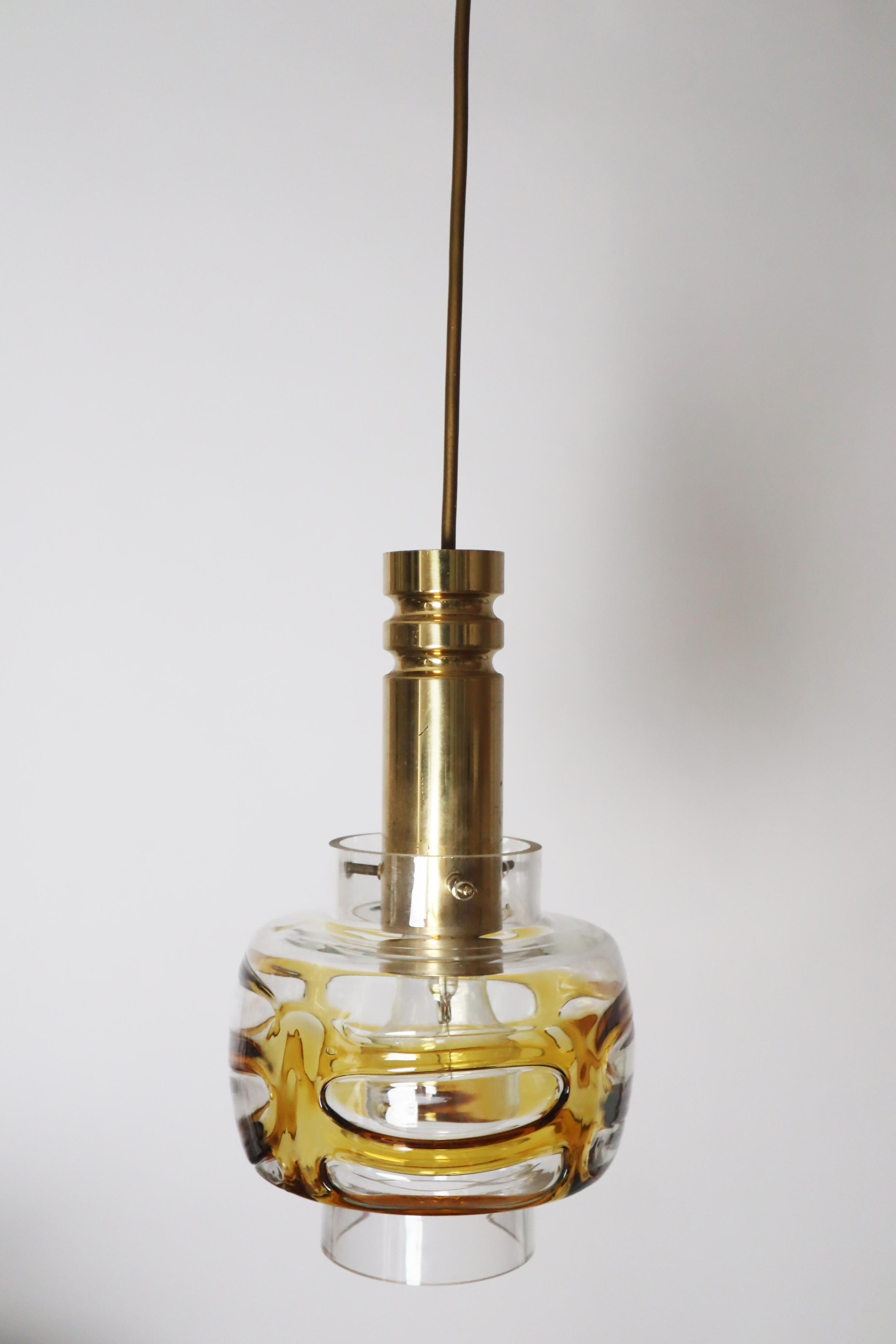 Mid-Century Pendant Lamp made of Murano Glass with Gold Yellow Waves and Brass For Sale 3