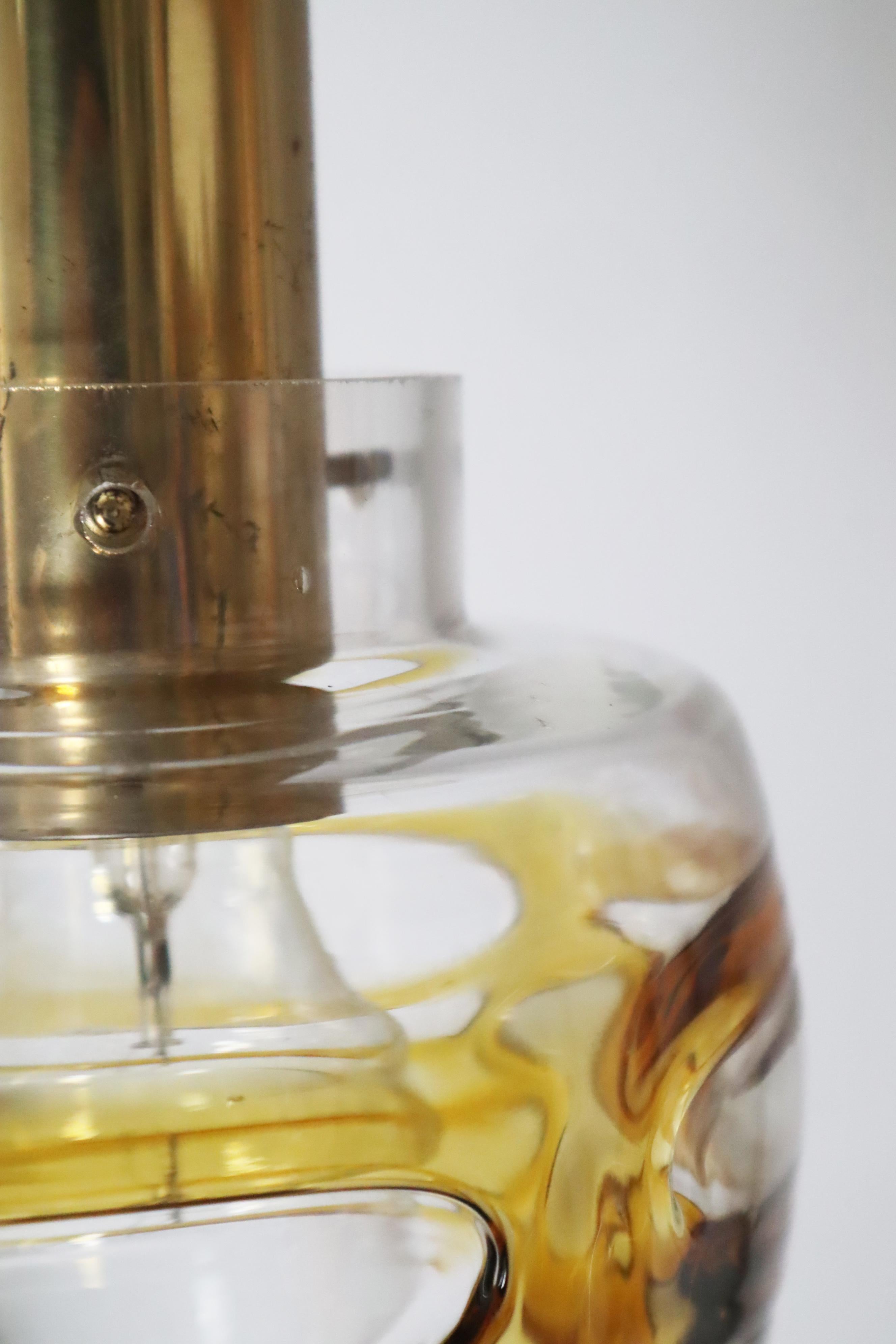 Mid-Century Pendant Lamp made of Murano Glass with Gold Yellow Waves and Brass For Sale 4