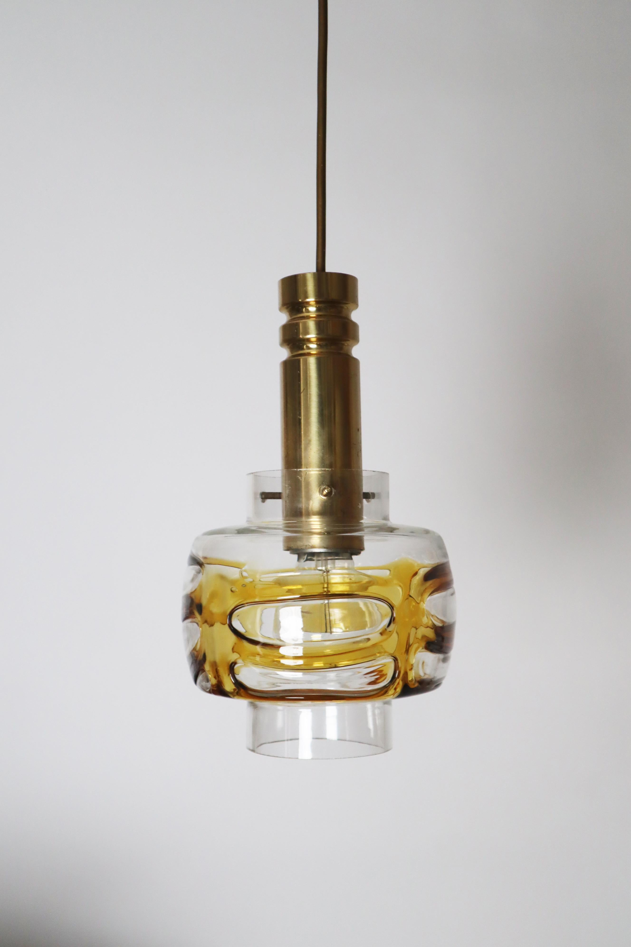 Mid-Century Pendant Lamp made of Murano Glass with Gold Yellow Waves and Brass For Sale 6