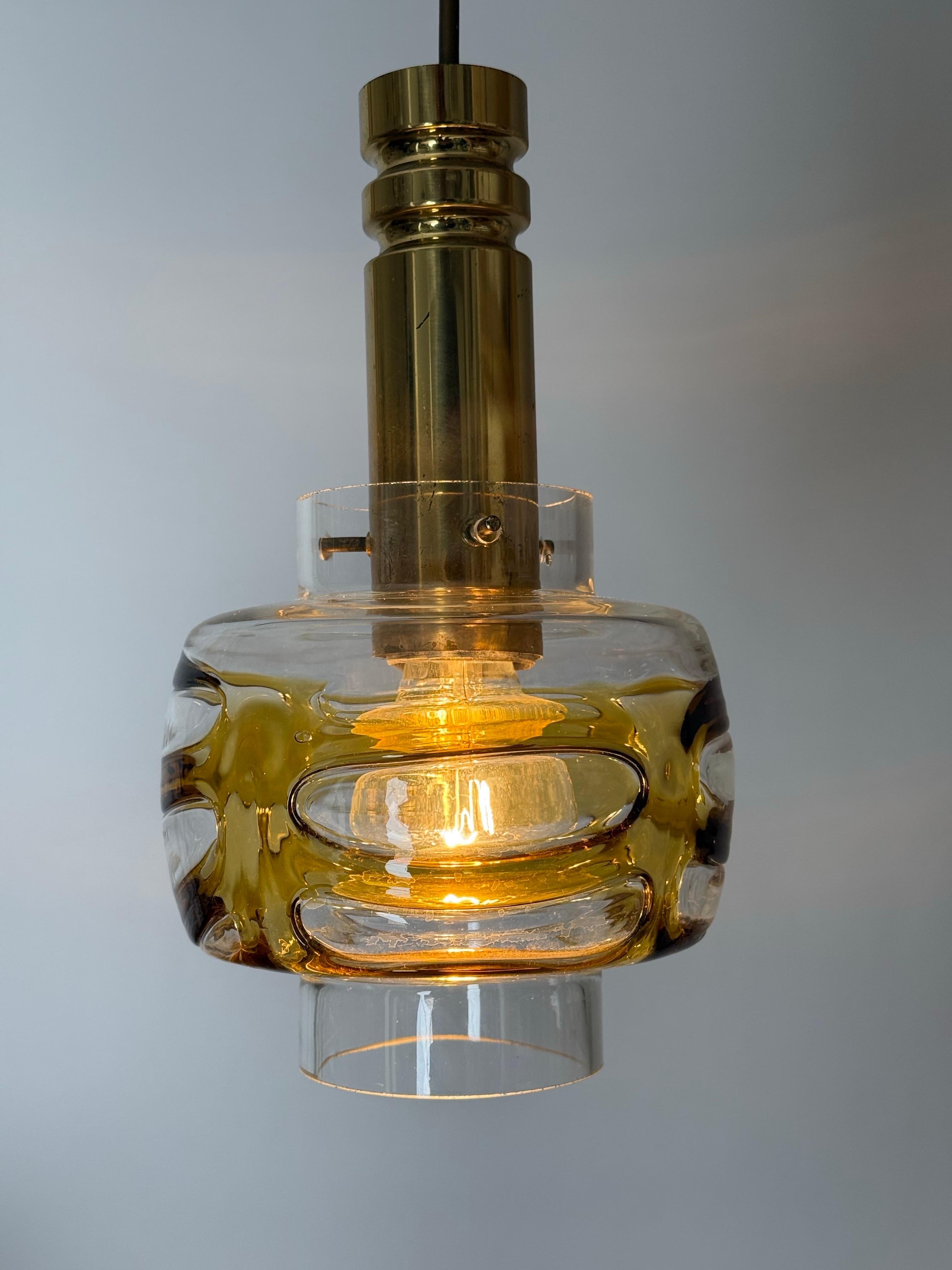 Hand-Crafted Mid-Century Pendant Lamp made of Murano Glass with Gold Yellow Waves and Brass For Sale