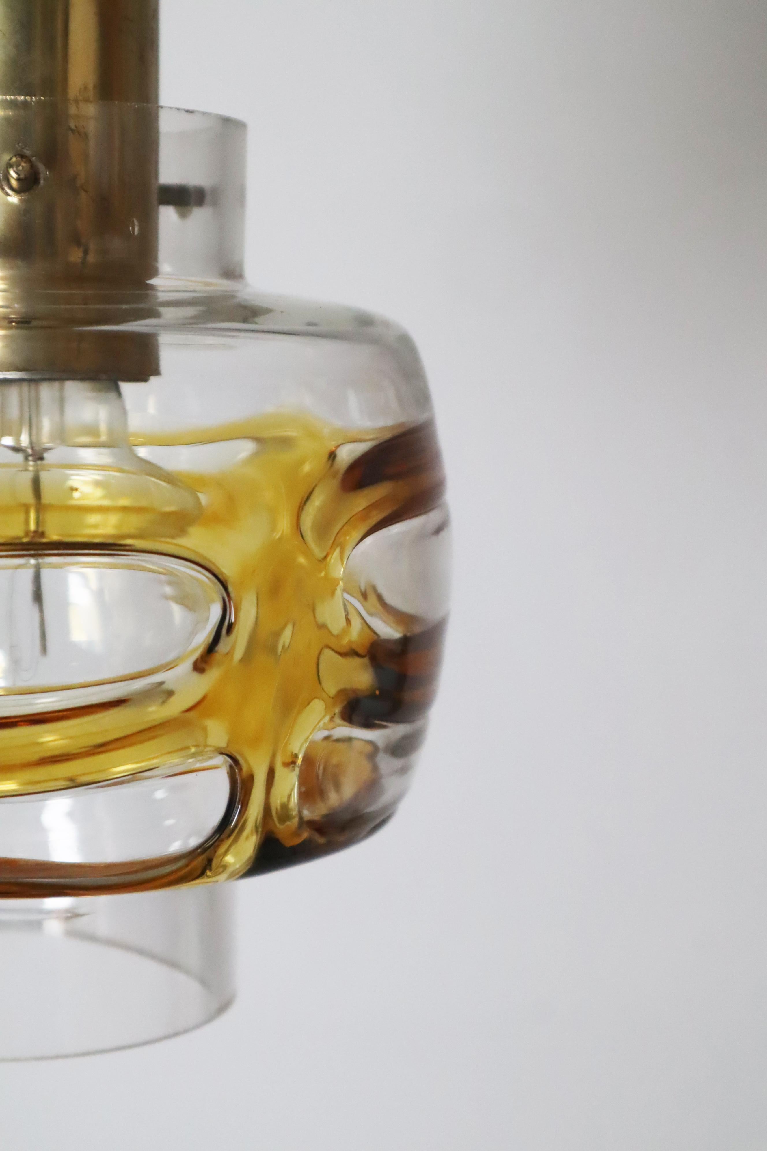 Mid-Century Pendant Lamp made of Murano Glass with Gold Yellow Waves and Brass For Sale 1