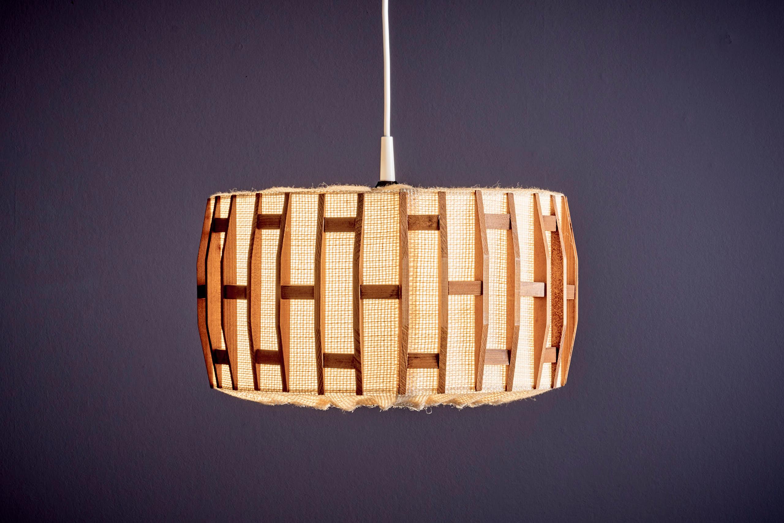 Mid-Century Modern Lampe suspendue du milieu du siècle dernier attribuée à Temde en vente