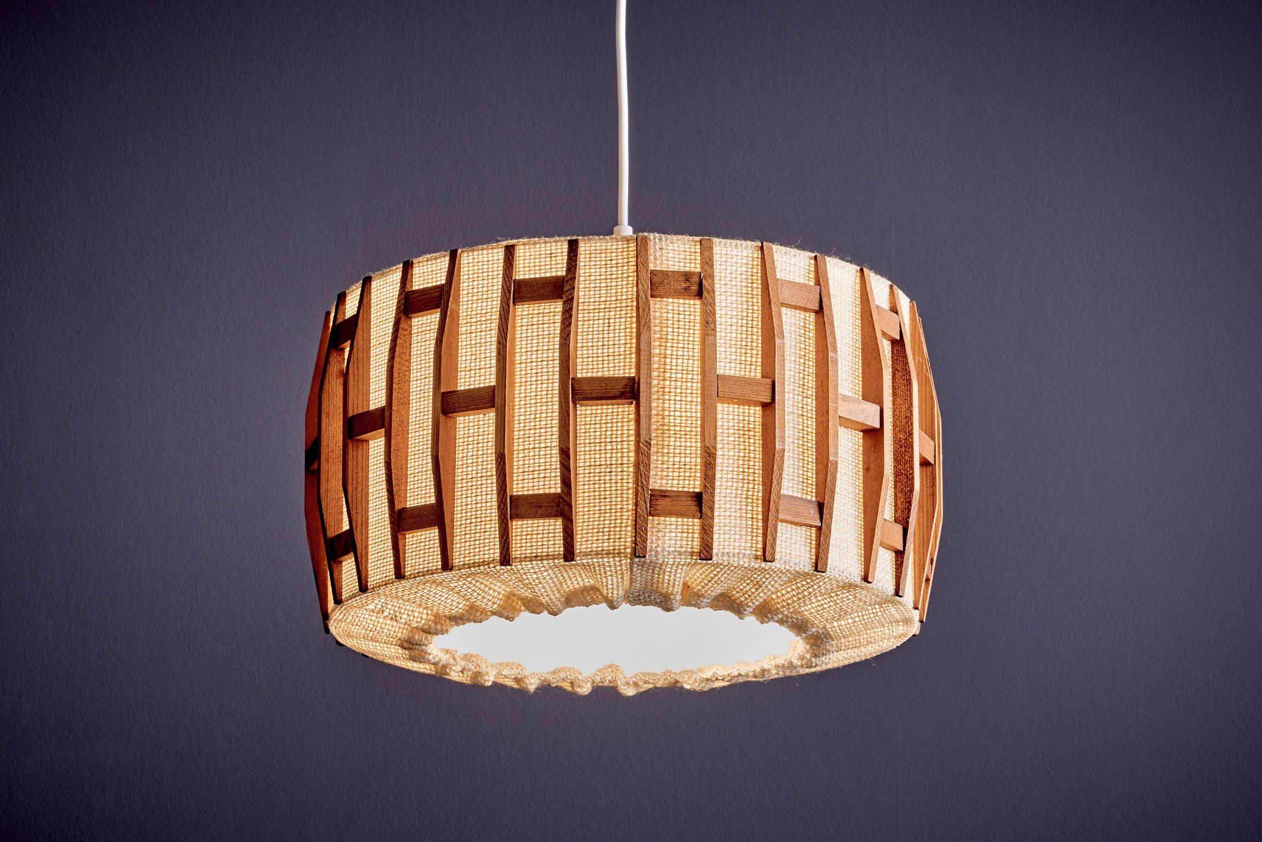 Lampe suspendue du milieu du siècle dernier attribuée à Temde Bon état - En vente à Berlin, DE