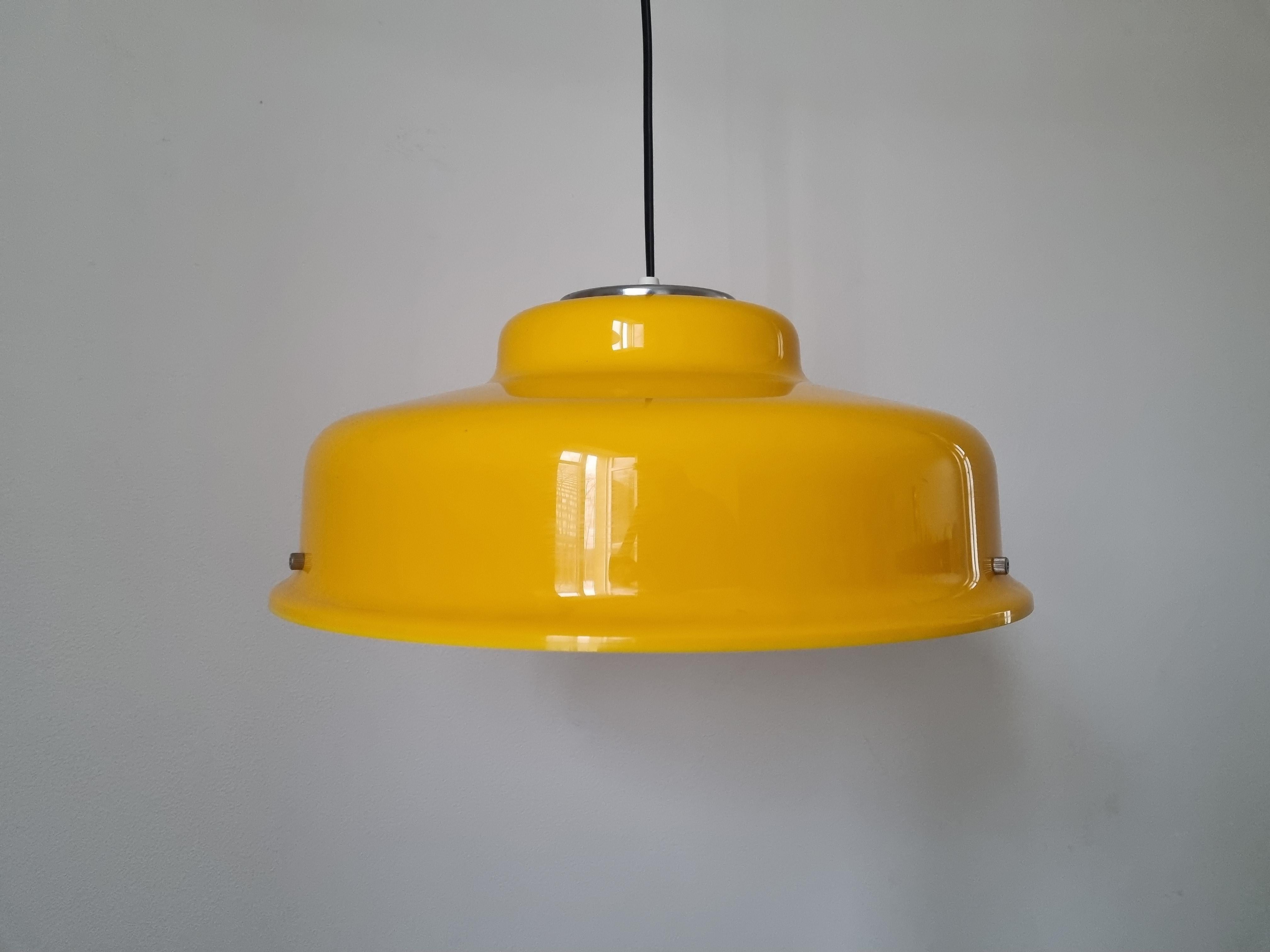 Colgante Meblo de mediados de siglo diseñado por Harvey Guzzini, Italia, años 70 Moderno de mediados de siglo en venta