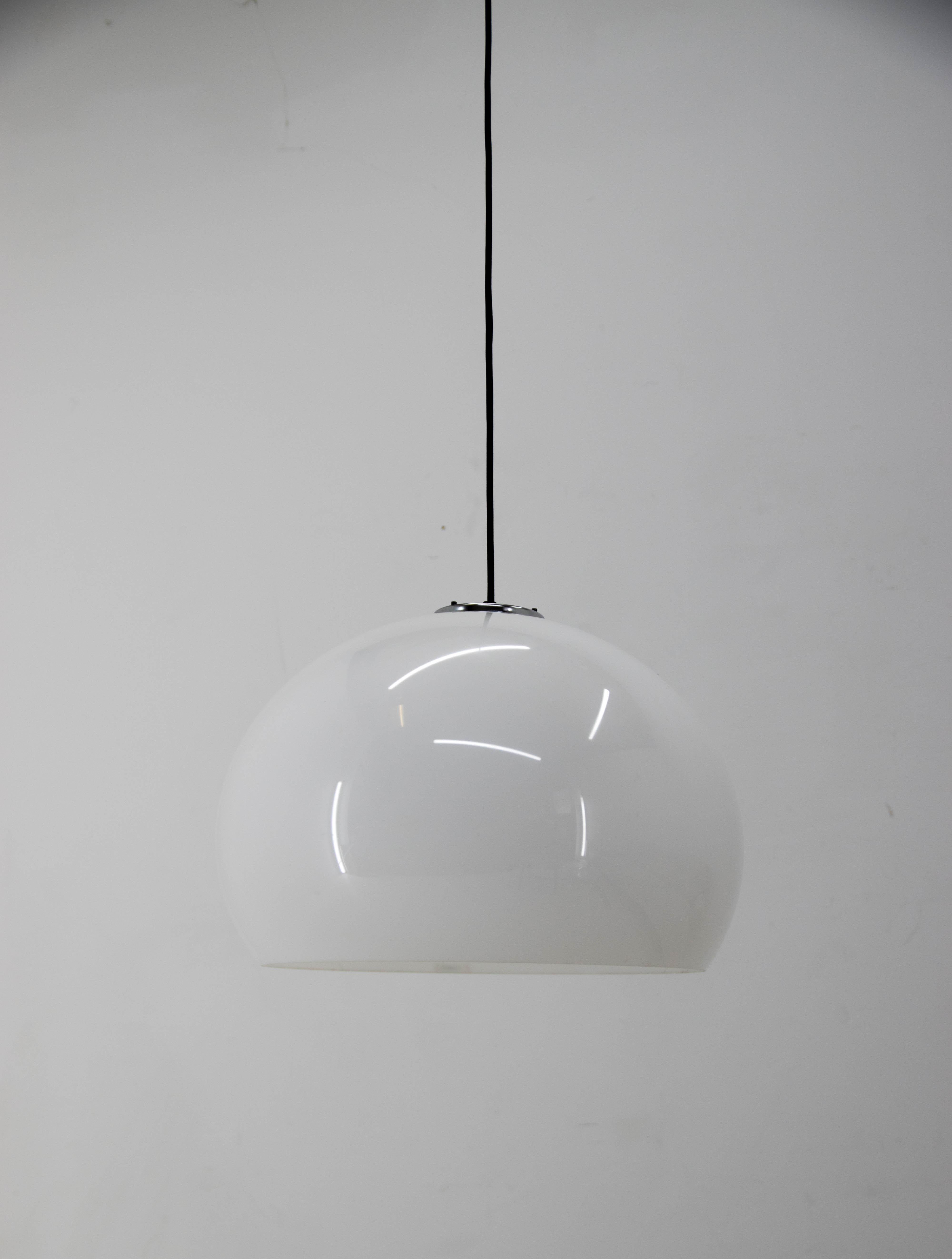 White pendant by Meblo, Italy, Labeled
height: 150cm
1x40W, E25-E27 bulb
US wiring compatible.
    