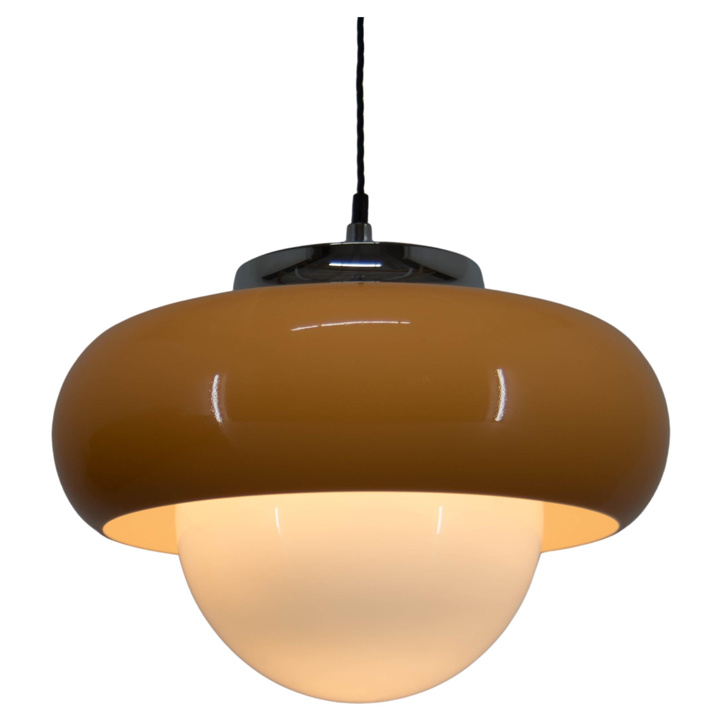 Big pendant by Meblo, Italy
Beige plastic shade and milk glass globe.
Chrome ceiling canopy
Textile cable can be shorten
Excellent condition
Rewired:
1x60W, E25-E27 bulb
US wiring compatible.
  