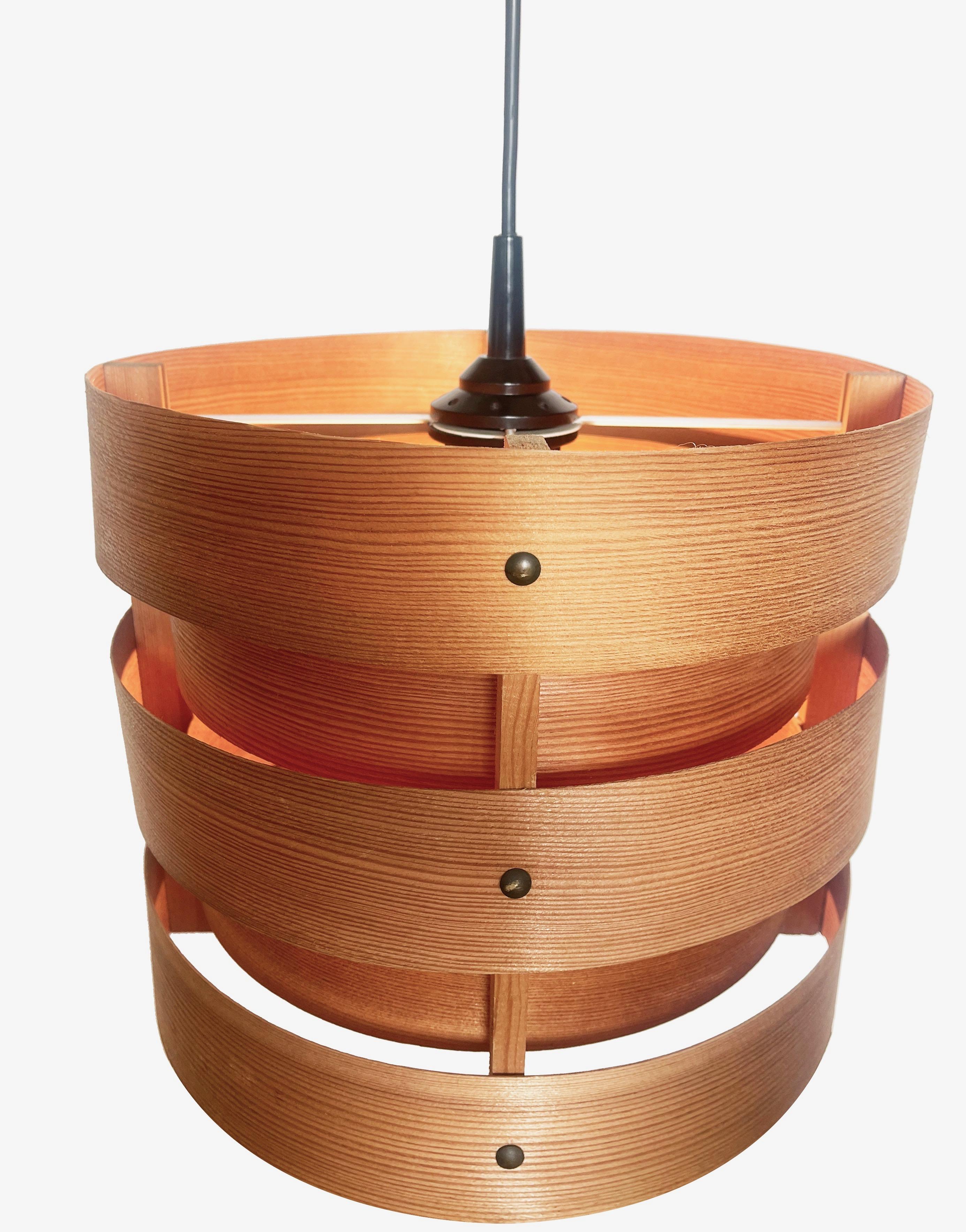 Allemand Pendentif scandinave design du milieu du siècle en bois des années 60, style H. A. Jakobsson en vente
