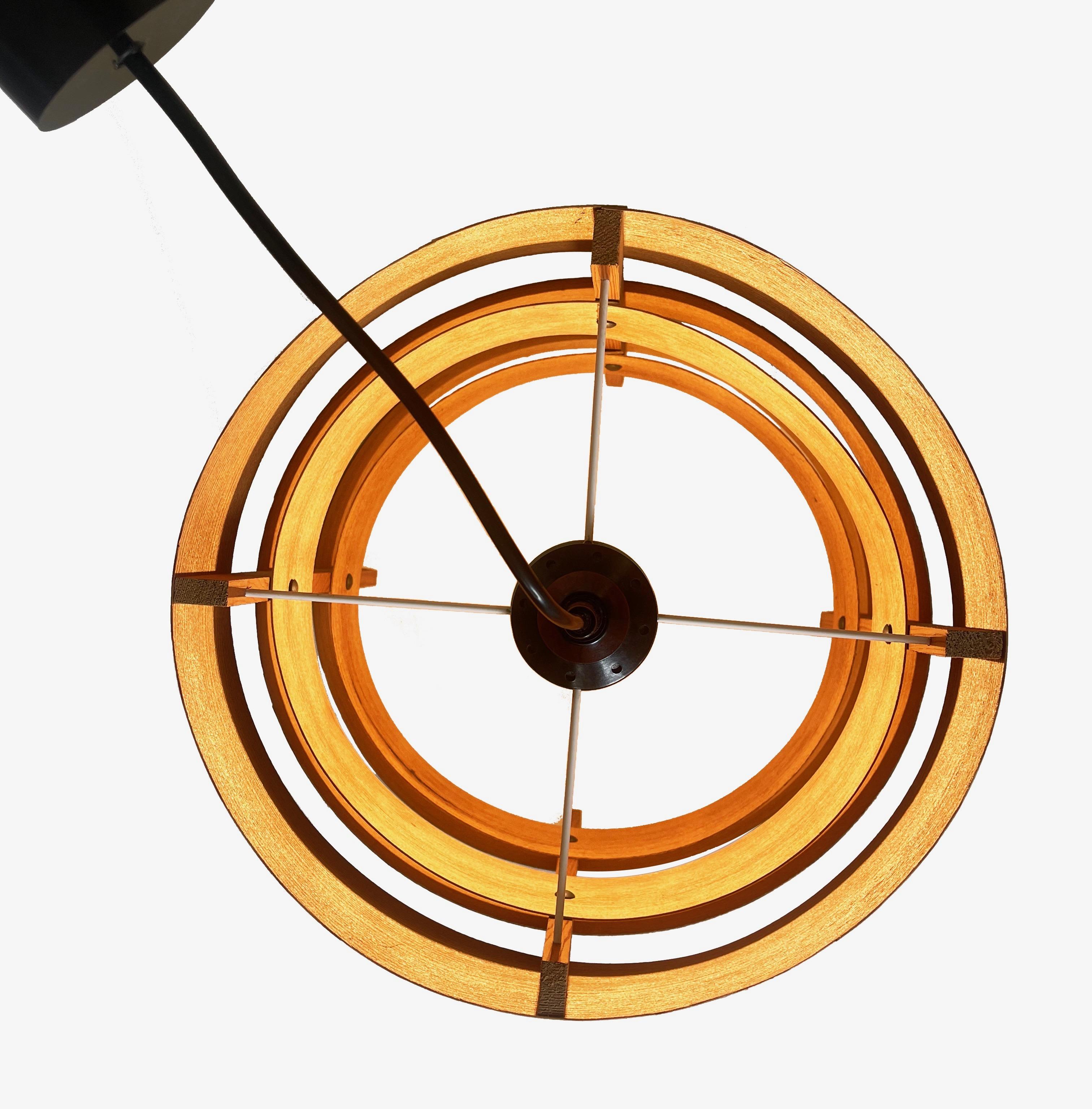 Travail du bois Pendentif scandinave design du milieu du siècle en bois des années 60, style H. A. Jakobsson en vente