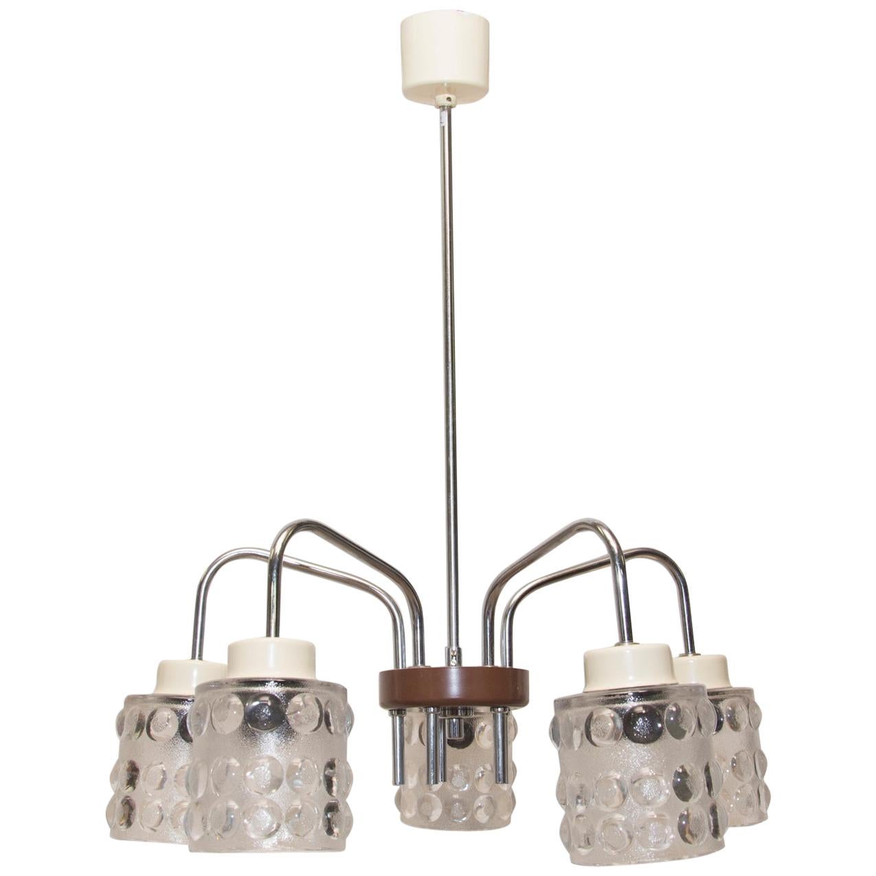 Hängeleuchte aus der Mitte des Jahrhunderts mit fünf Lampenschirmen aus geschliffenem Glas:: Lidokov:: 1960er Jahre