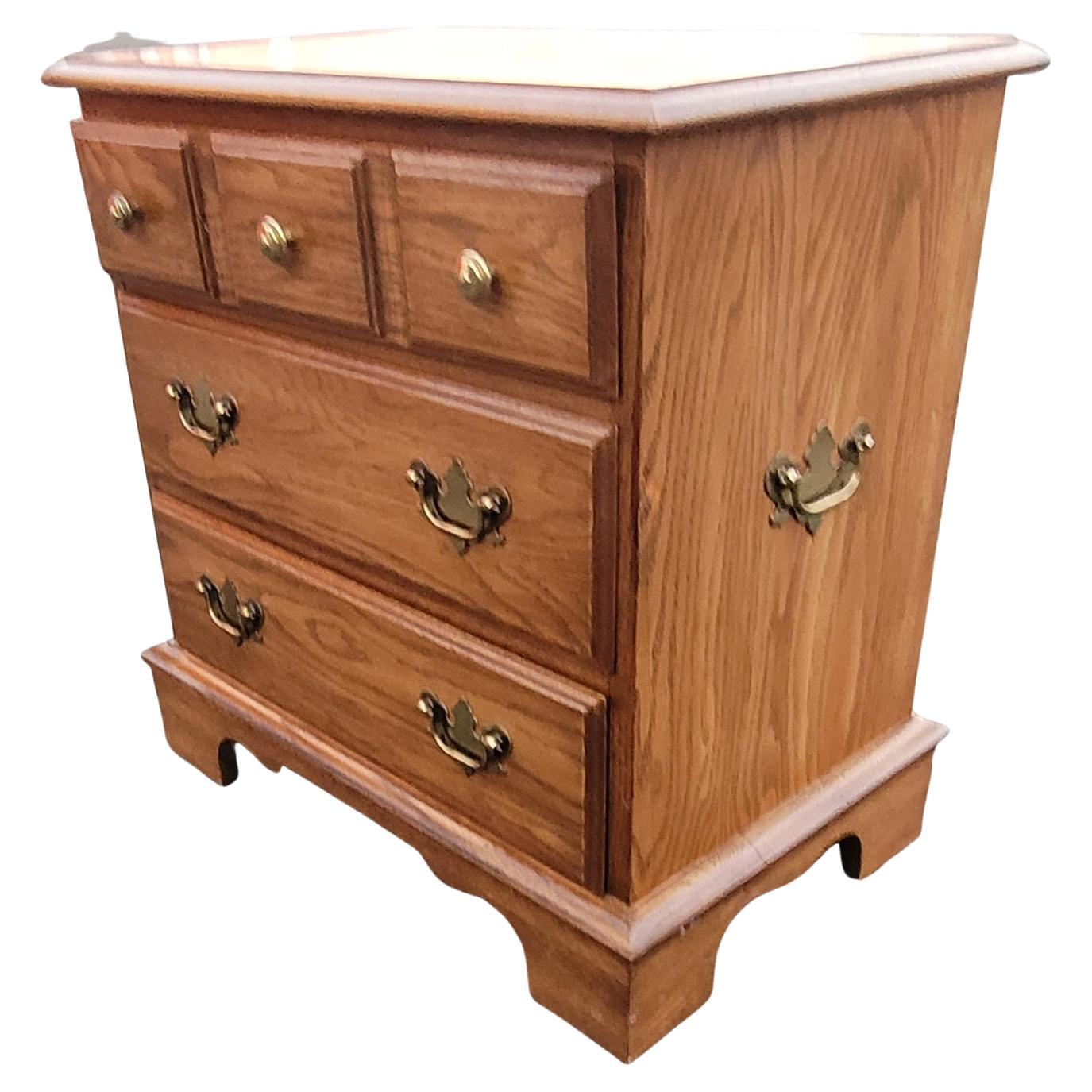 Mid-Century Pennsylvania House Oak Bedside Chest of Drawers Nightstand featuring three drawers with dovetailed construction in great working condition. Measures 22