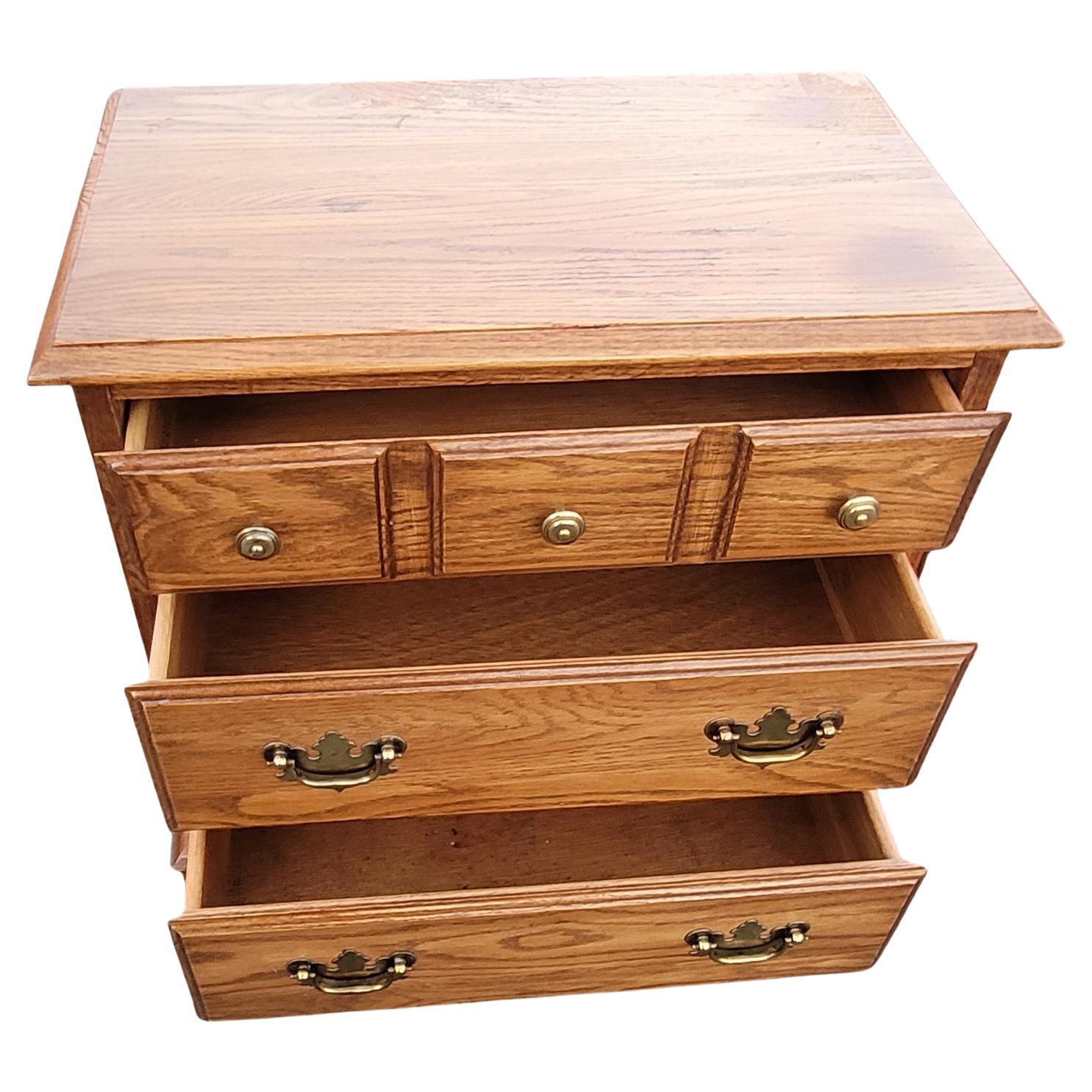 Woodwork Mid-Century Pennsylvania House Oak Bedside Chest of Drawers Nightstand For Sale