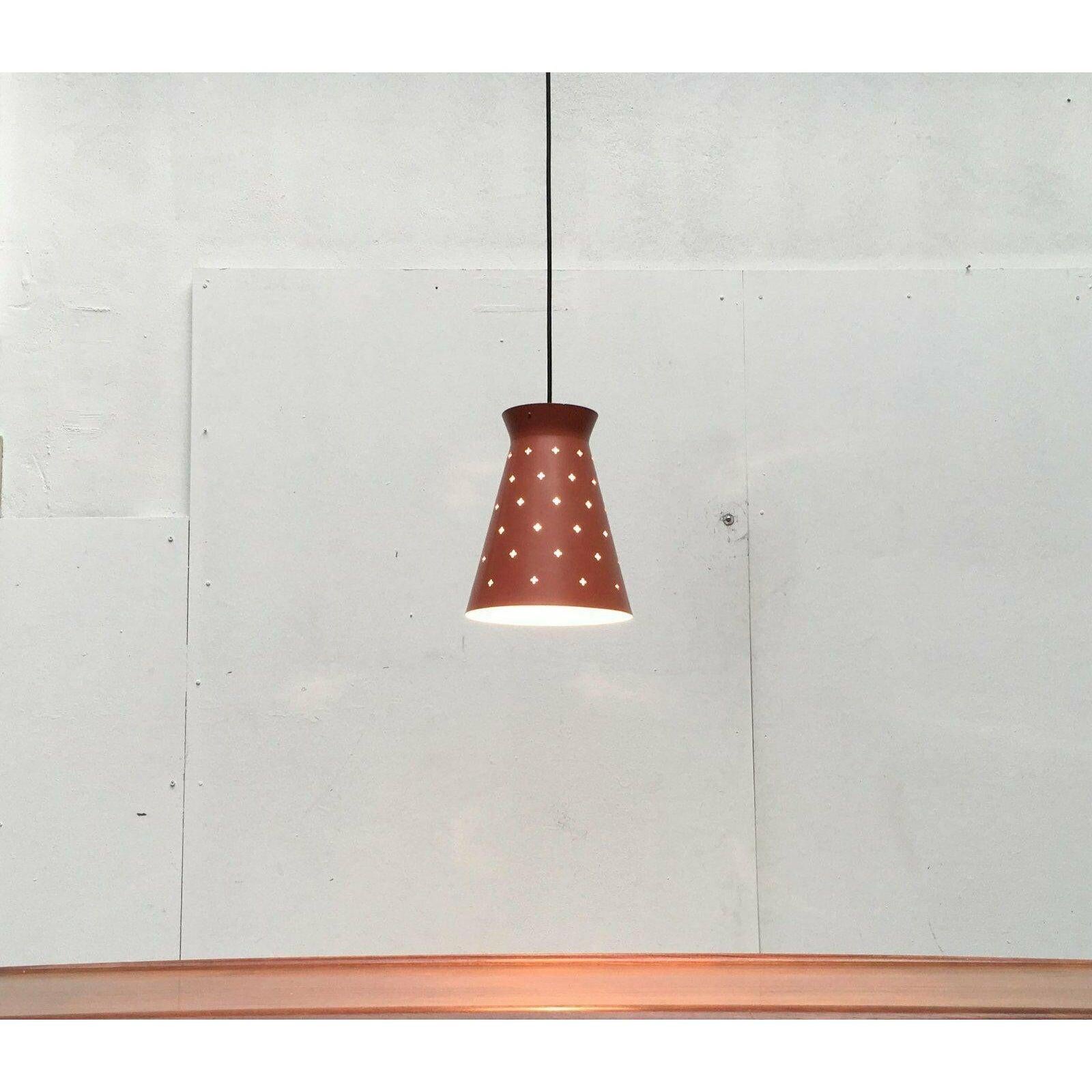 Mid-Century moderno Lampada a sospensione di metà secolo in metallo traforato, anni '60 in vendita