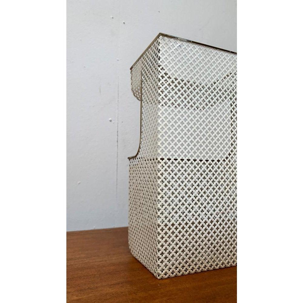 Metallo Scaffale in metallo traforato di metà secolo, anni '50 in vendita