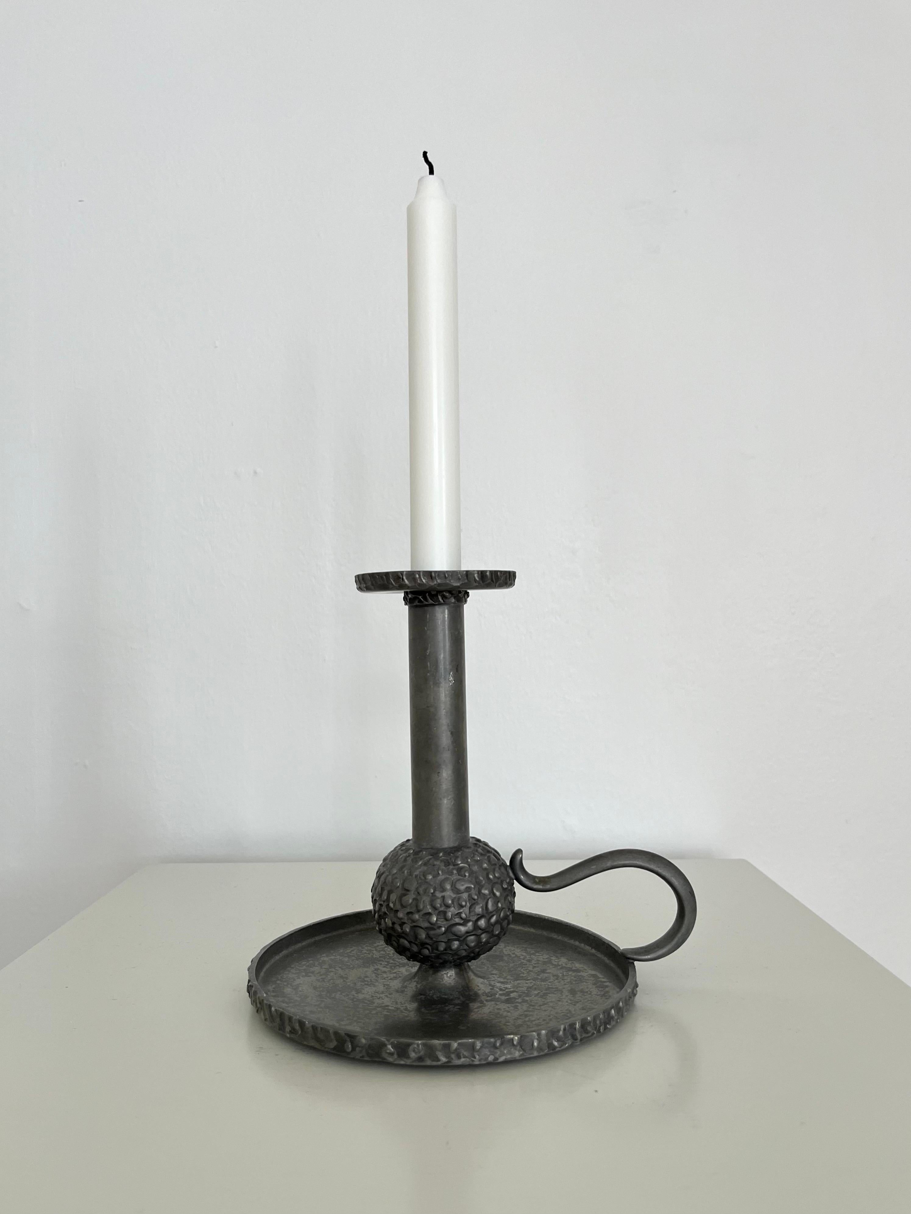 Mid-Century Perletinn Norway Pewter Chamber Candle Holder, 1960s

Elegant Mid-Century pewter chamber candle holder by Perletinn, Norway, crafted in the 1960s. Featuring organic shapes and delicate decorations, this understated yet striking design is