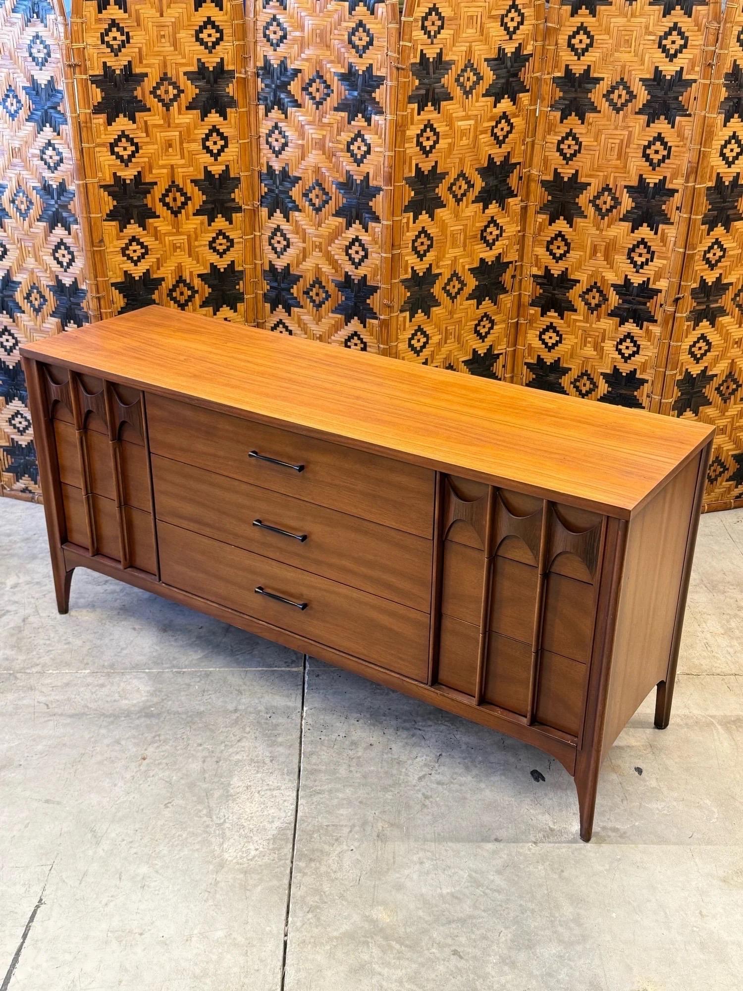 Perspecta Kommode aus der Jahrhundertmitte von Kent Coffey (amerikanisch) im Angebot