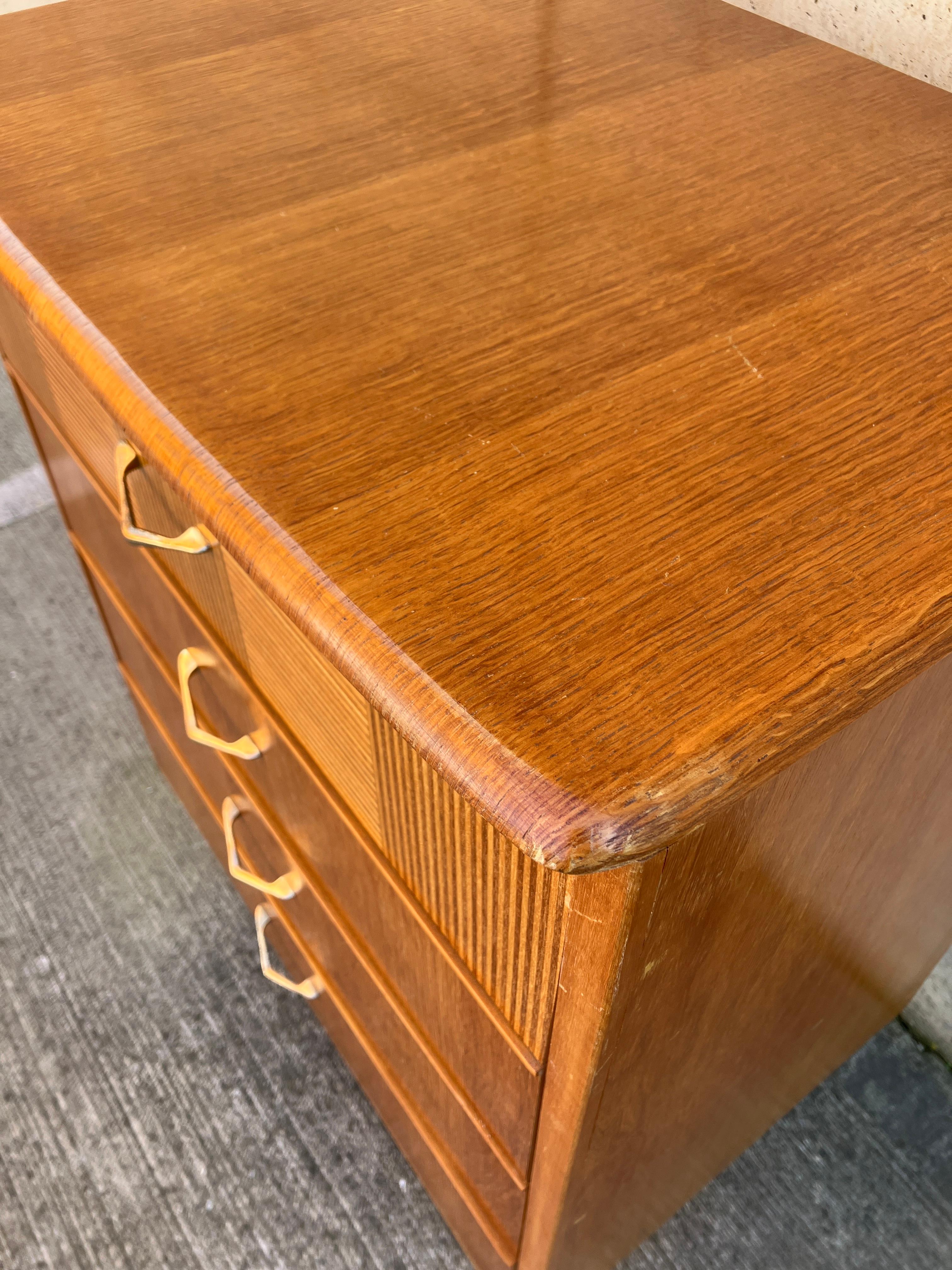 Kleine blonde Holzkommode aus der Mitte des Jahrhunderts – Festival of Britain im Angebot 3