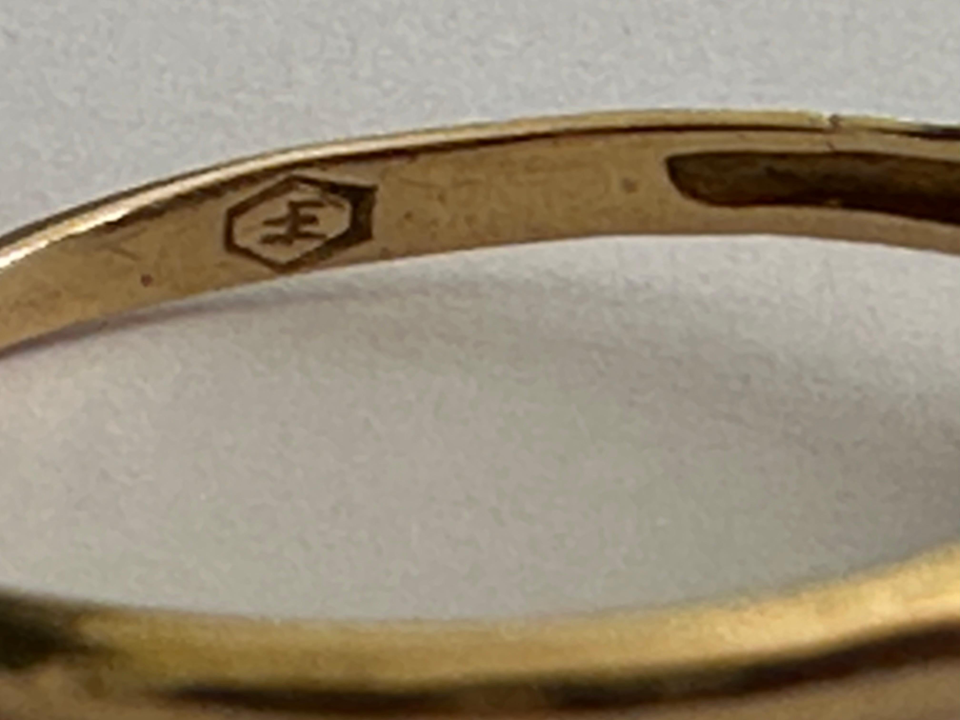 Women's Mid-Century Petite Three-Stone Diamond and Yellow Gold Ring For Sale
