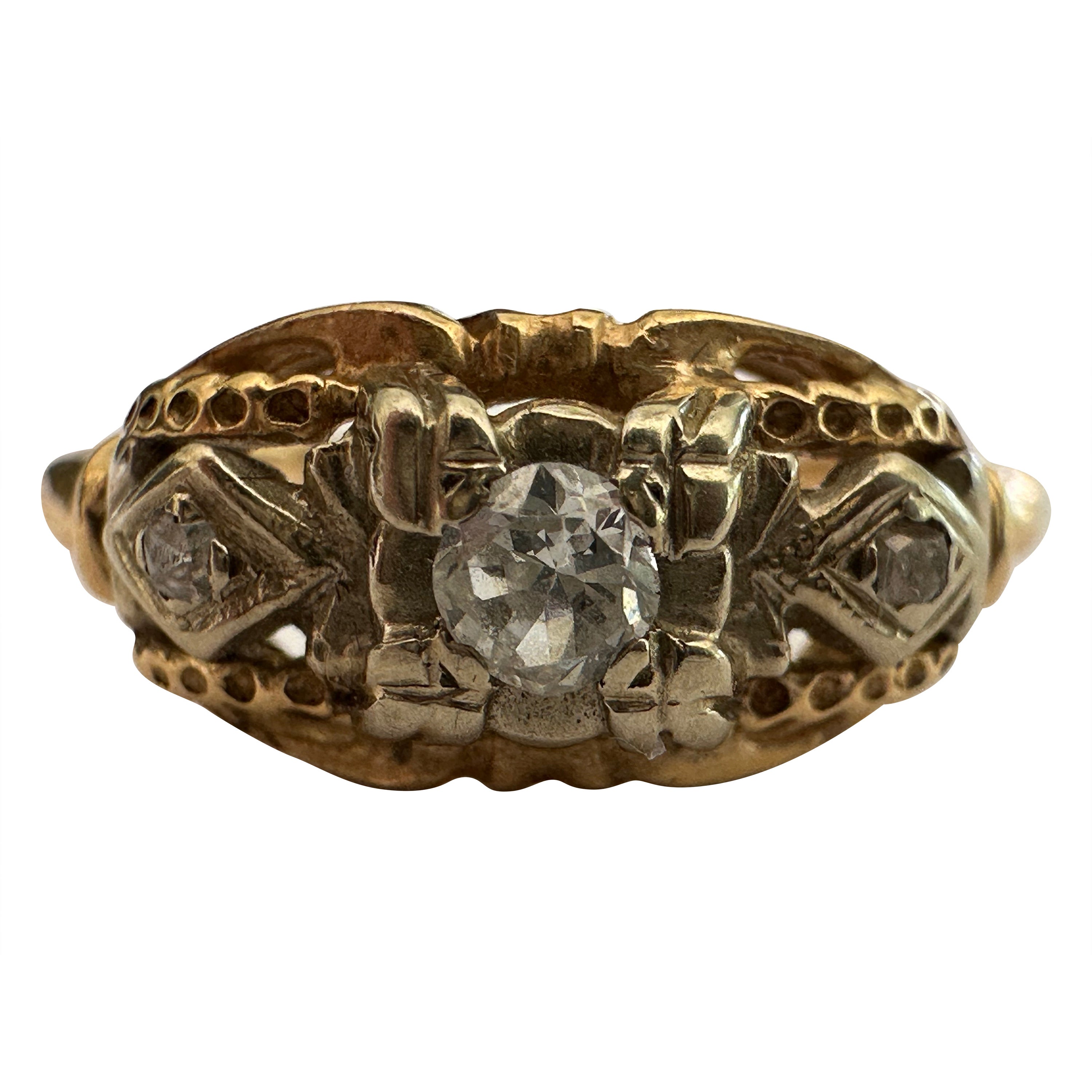 Anello Mid-Century Petite a tre pietre con diamanti e oro giallo in vendita