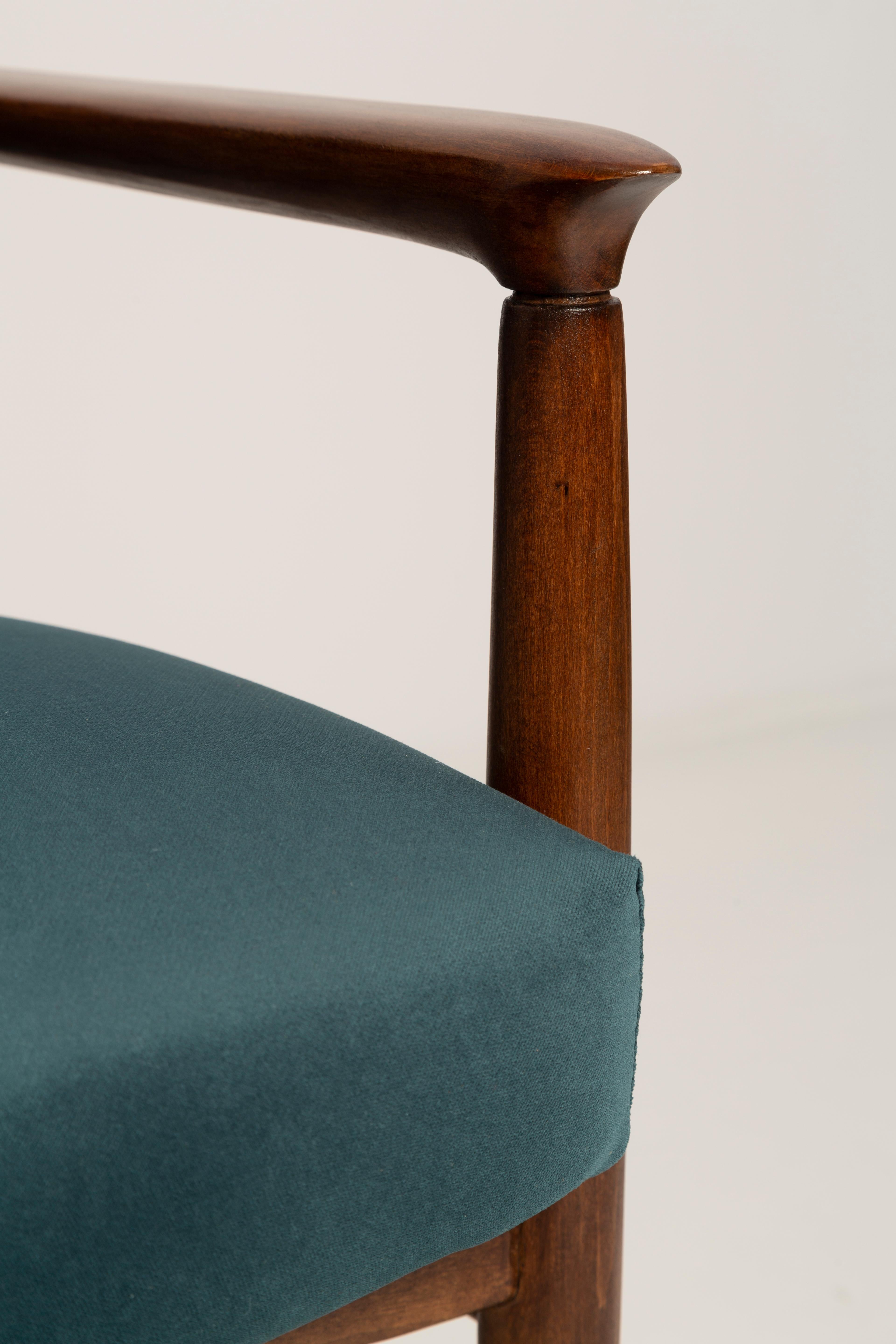 Midcentury Petrol Blue Velvet Armchair, Edmund Homa, Poland, 1960s In Excellent Condition For Sale In 05-080 Hornowek, PL