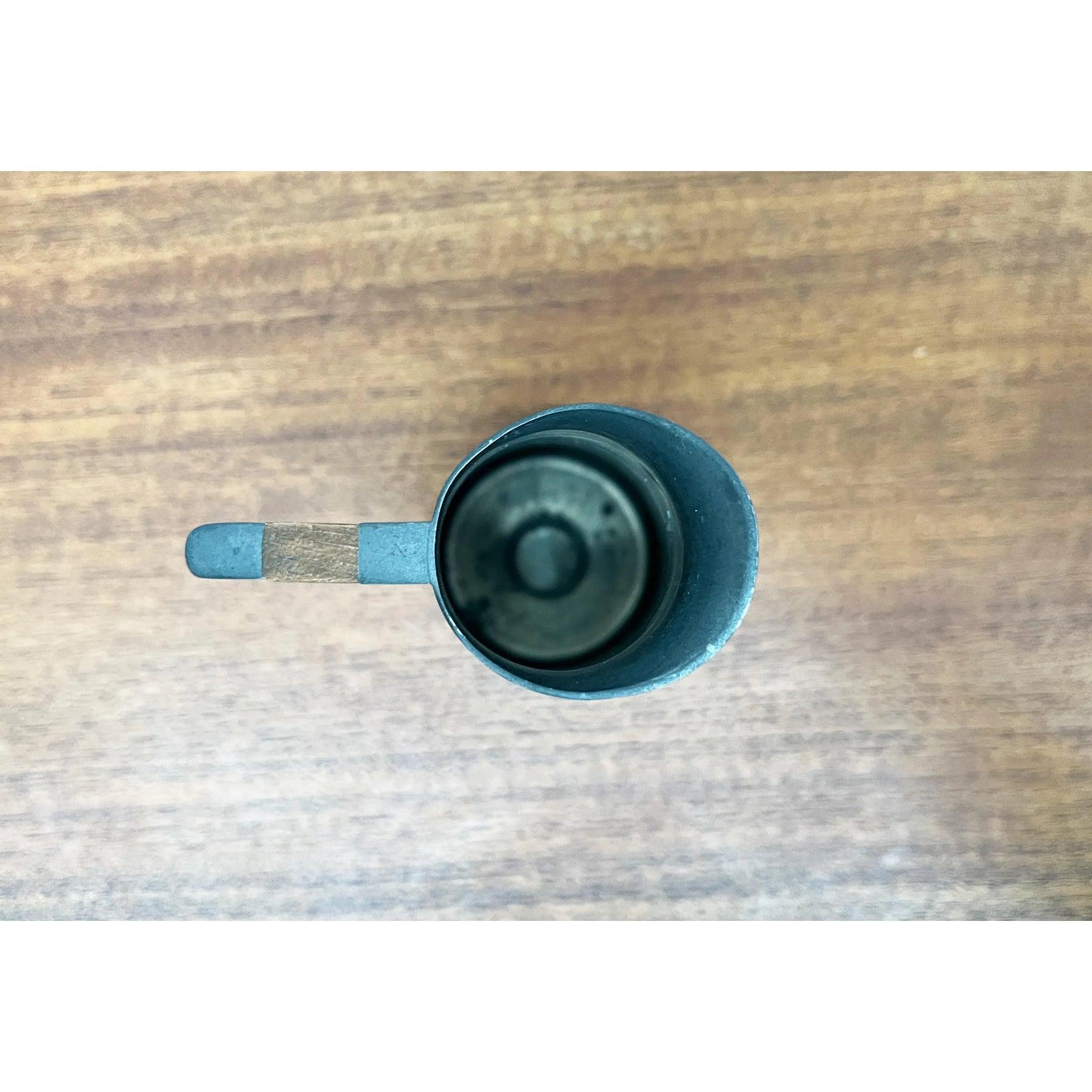 Vaso a caraffa in peltro di metà secolo con manico in teak, anni '60 In condizioni ottime in vendita a Hamburg, DE