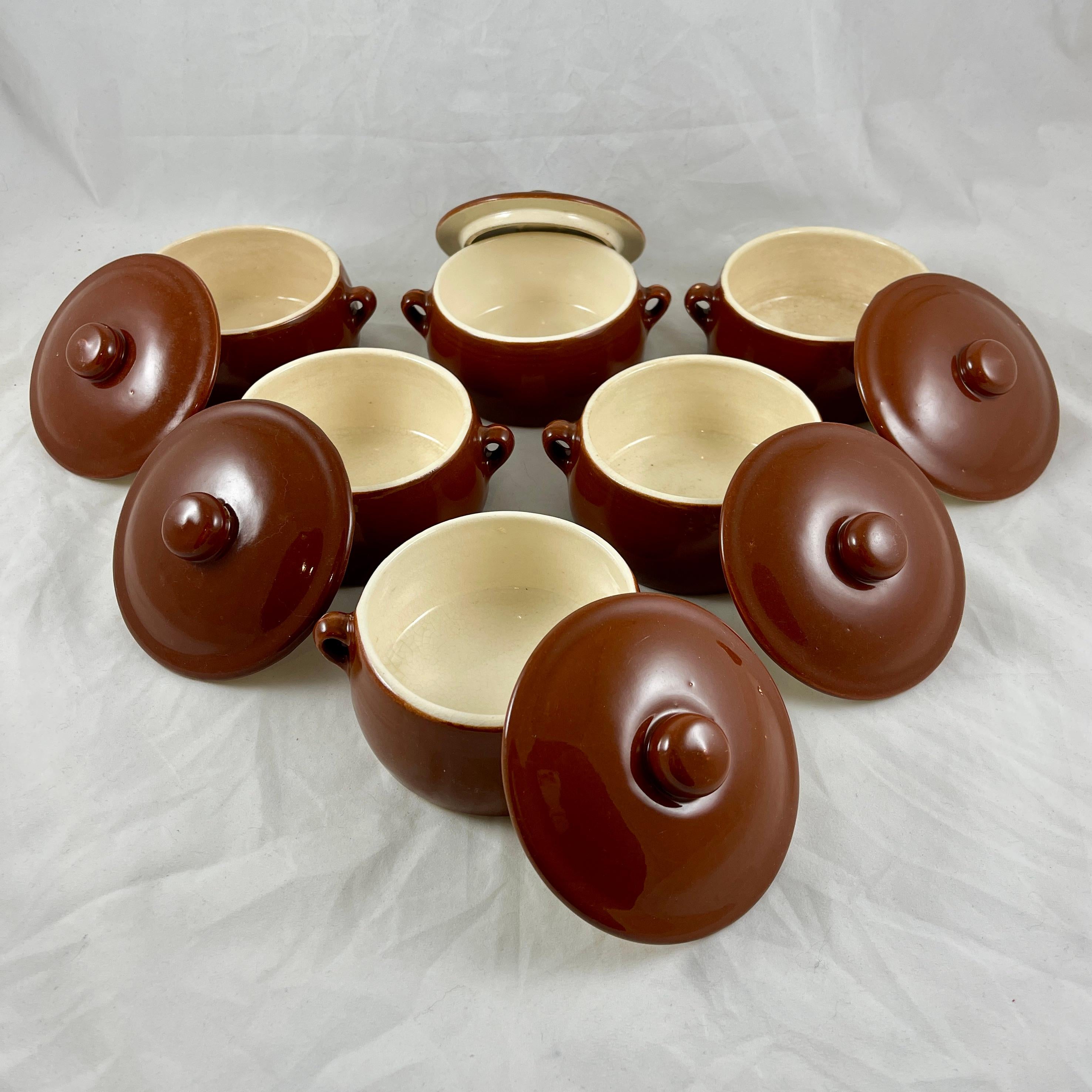 American Mid-Century Pfaltzgraff Pottery Lidded Onion Soup Au Gratin Casseroles, Set/6 For Sale