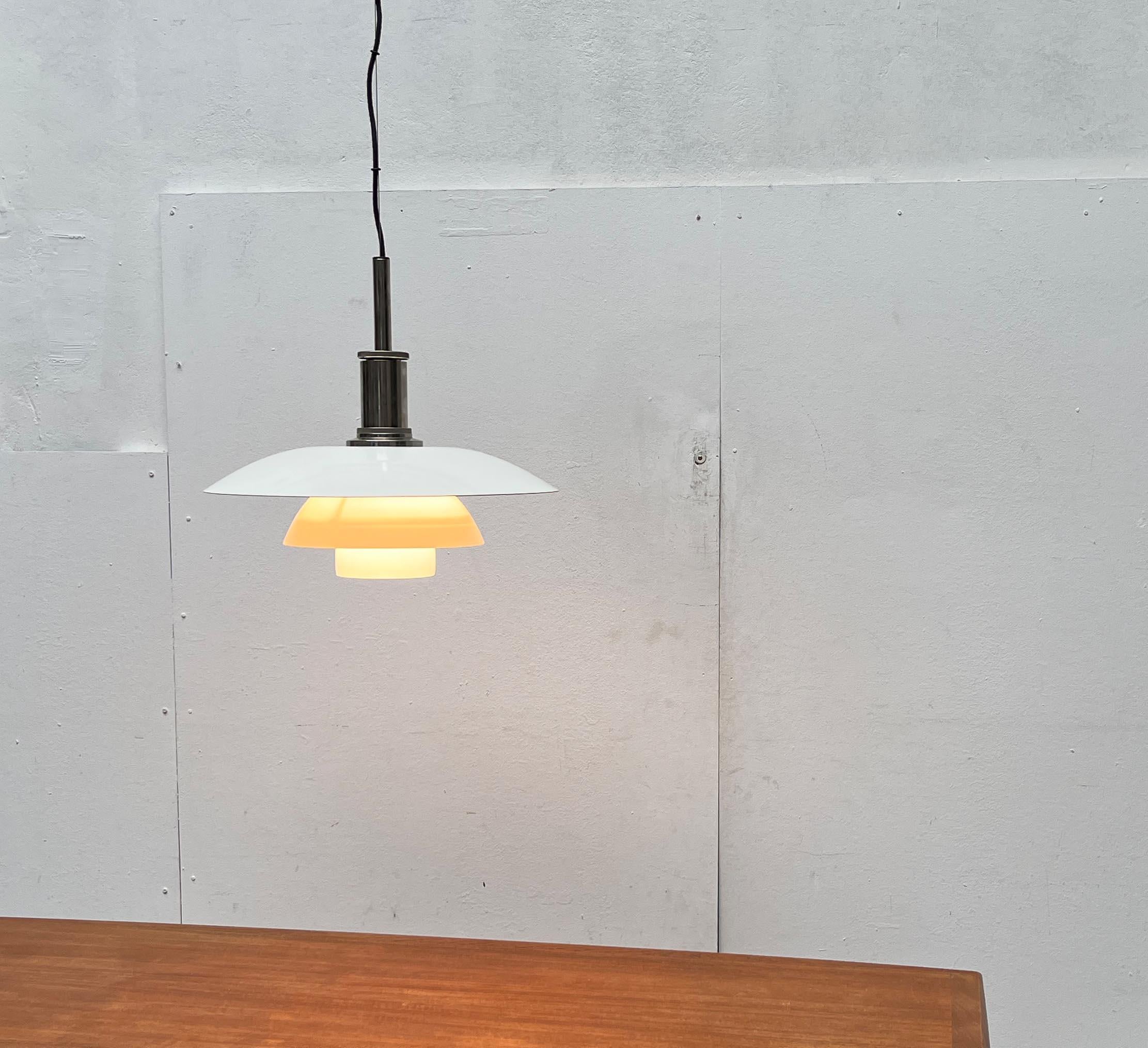 Mediados de siglo Ph 4 1/2 - 4u2028 Colgante de metal y cristal Poul Henningsen Louis Poulsen en venta 3