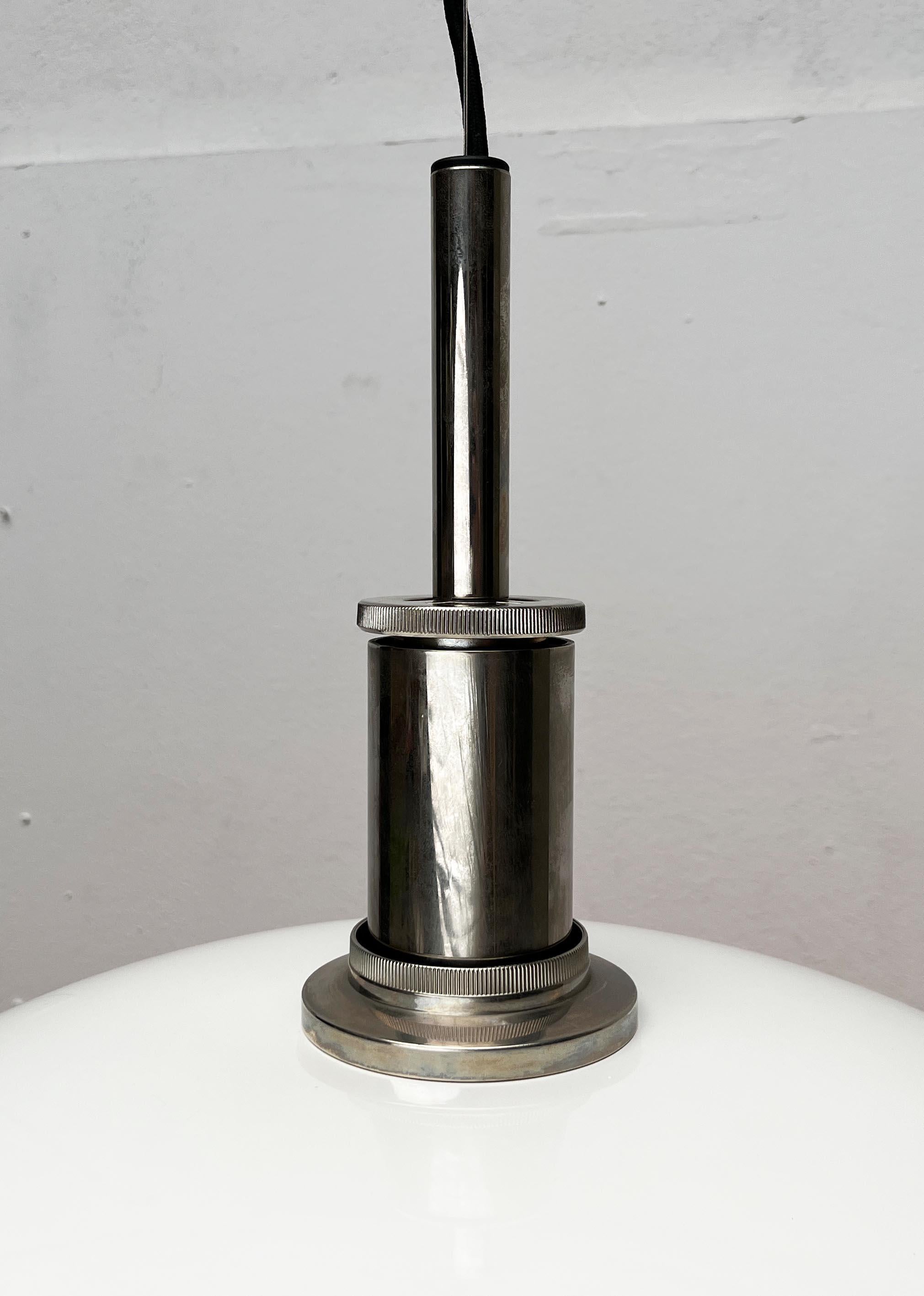 Mediados de siglo Ph 4 1/2 - 4u2028 Colgante de metal y cristal Poul Henningsen Louis Poulsen en venta 5